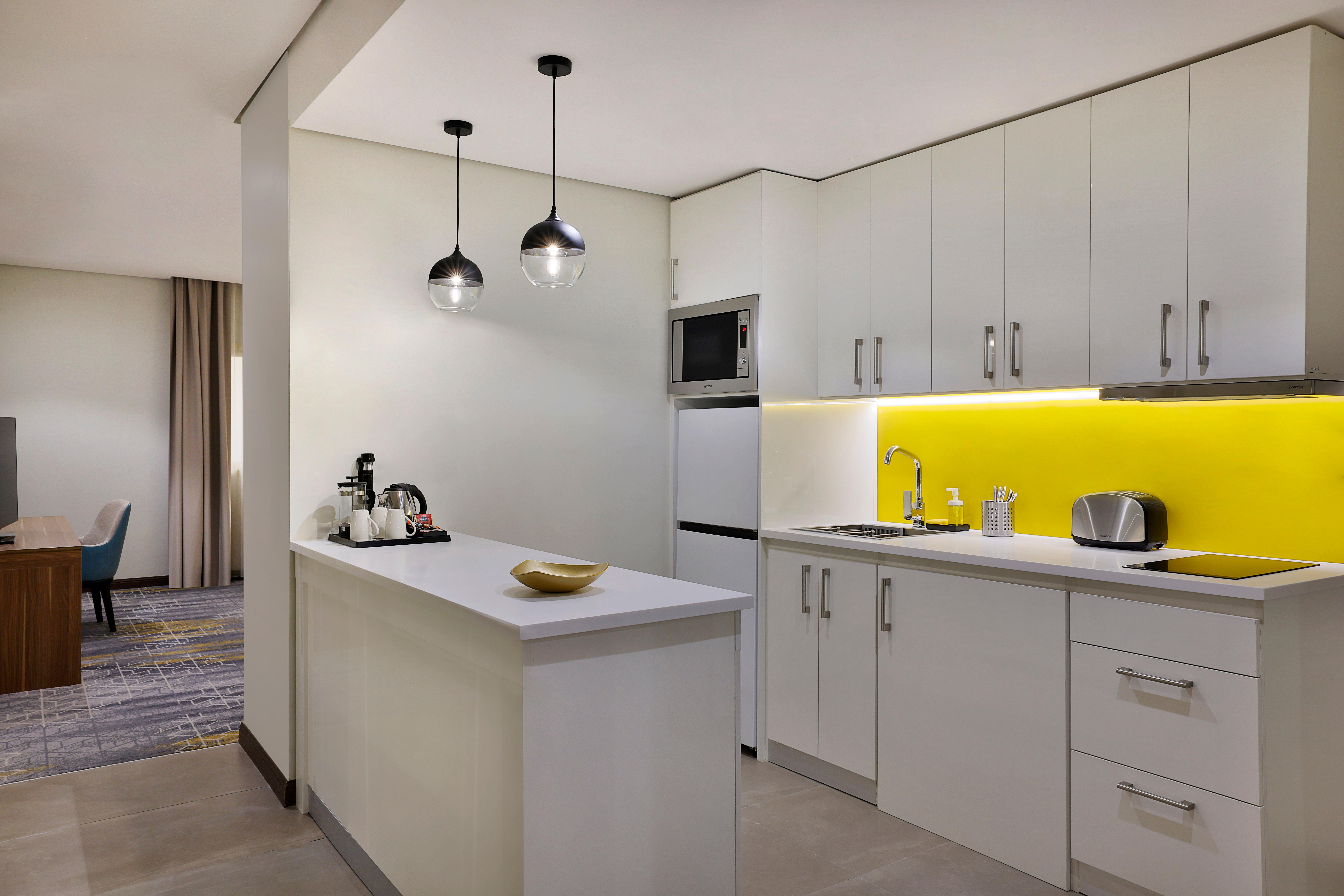 Suite Accessible King Size Bed