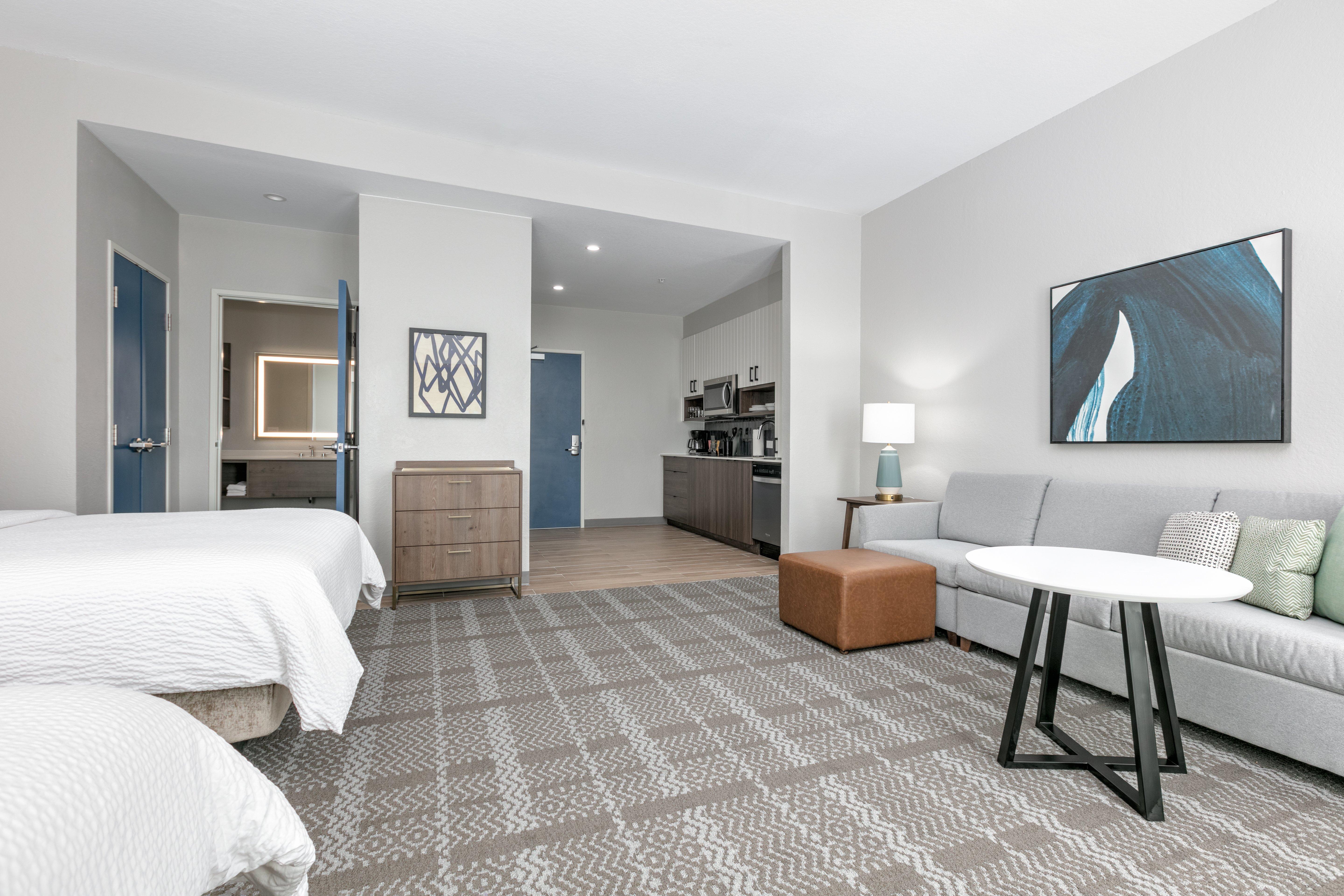 Studio Two Queen Beds