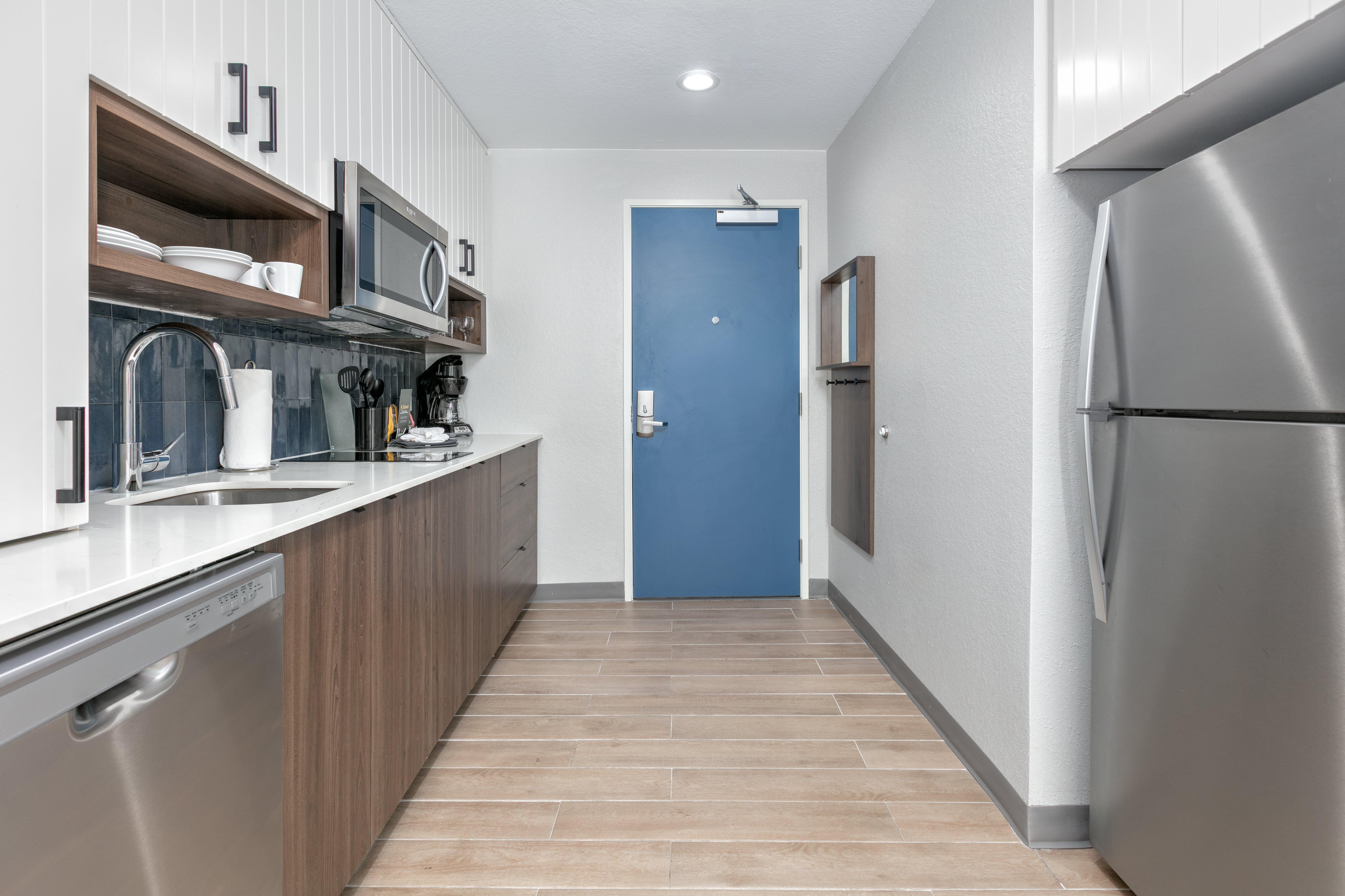 Studio Accessible King Size Bed