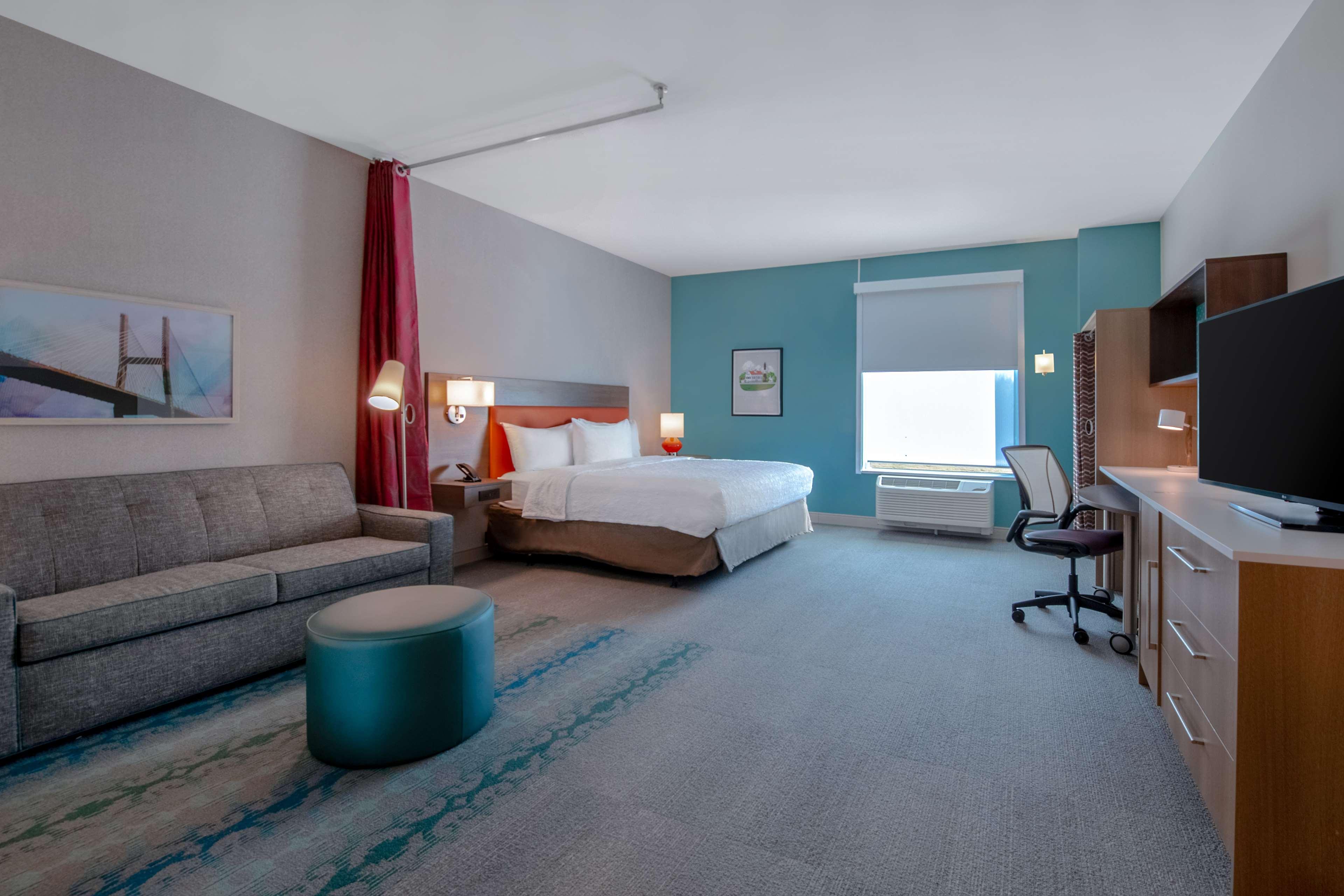 Studio Accessible King Size Bed