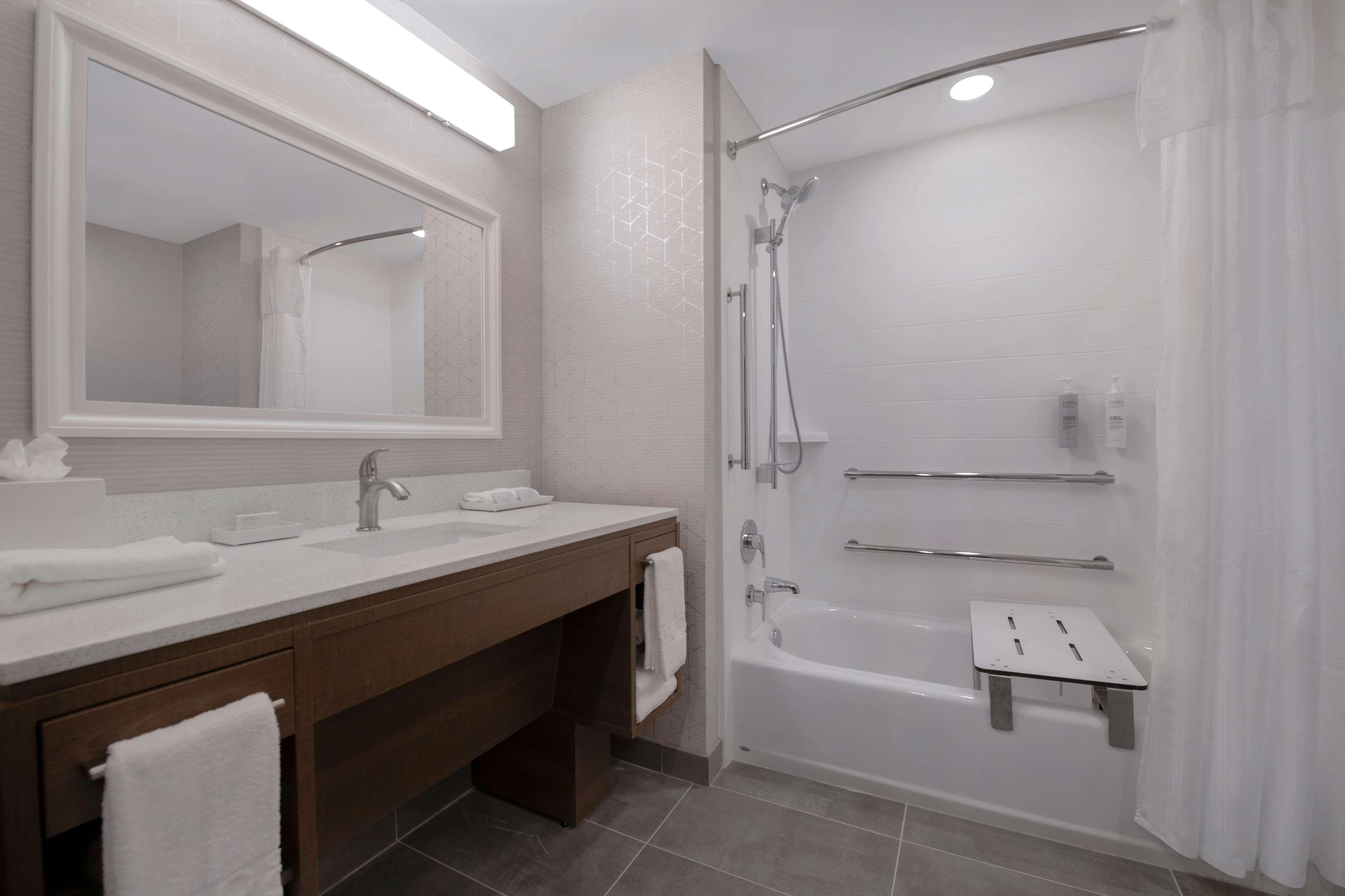 Studio Accessible King Size Bed