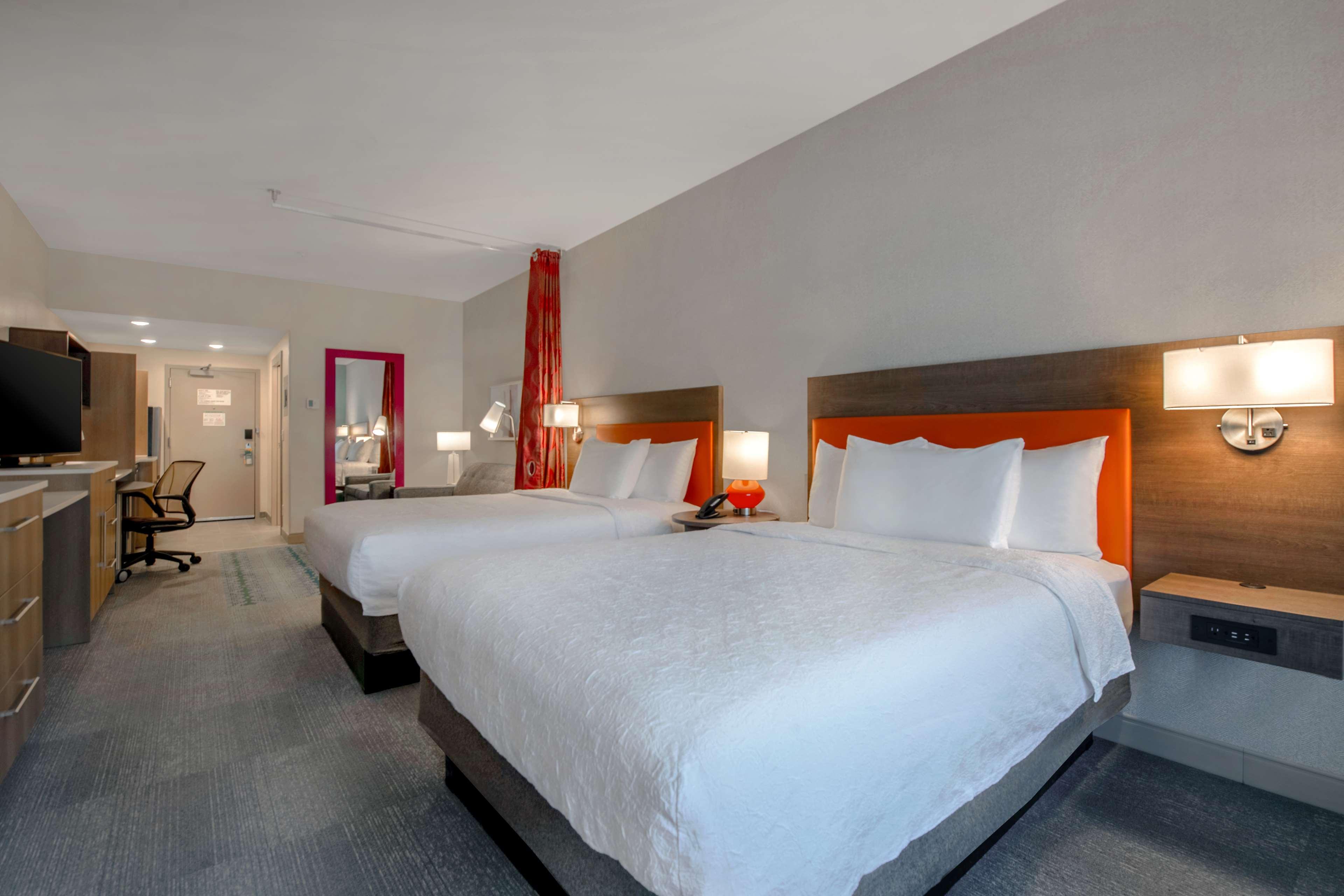 Studio Two Queen Beds