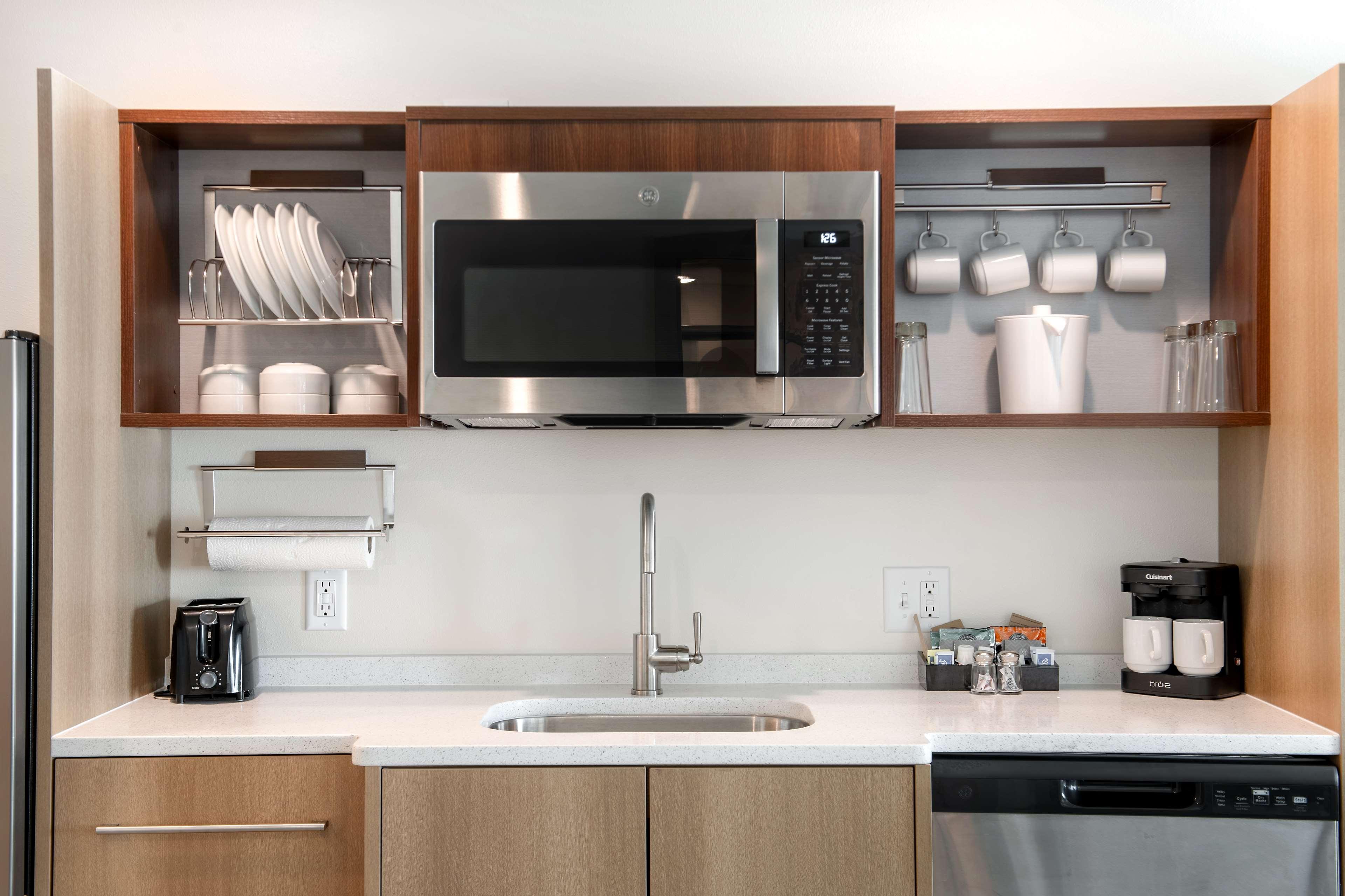 Studio Two Queen Beds