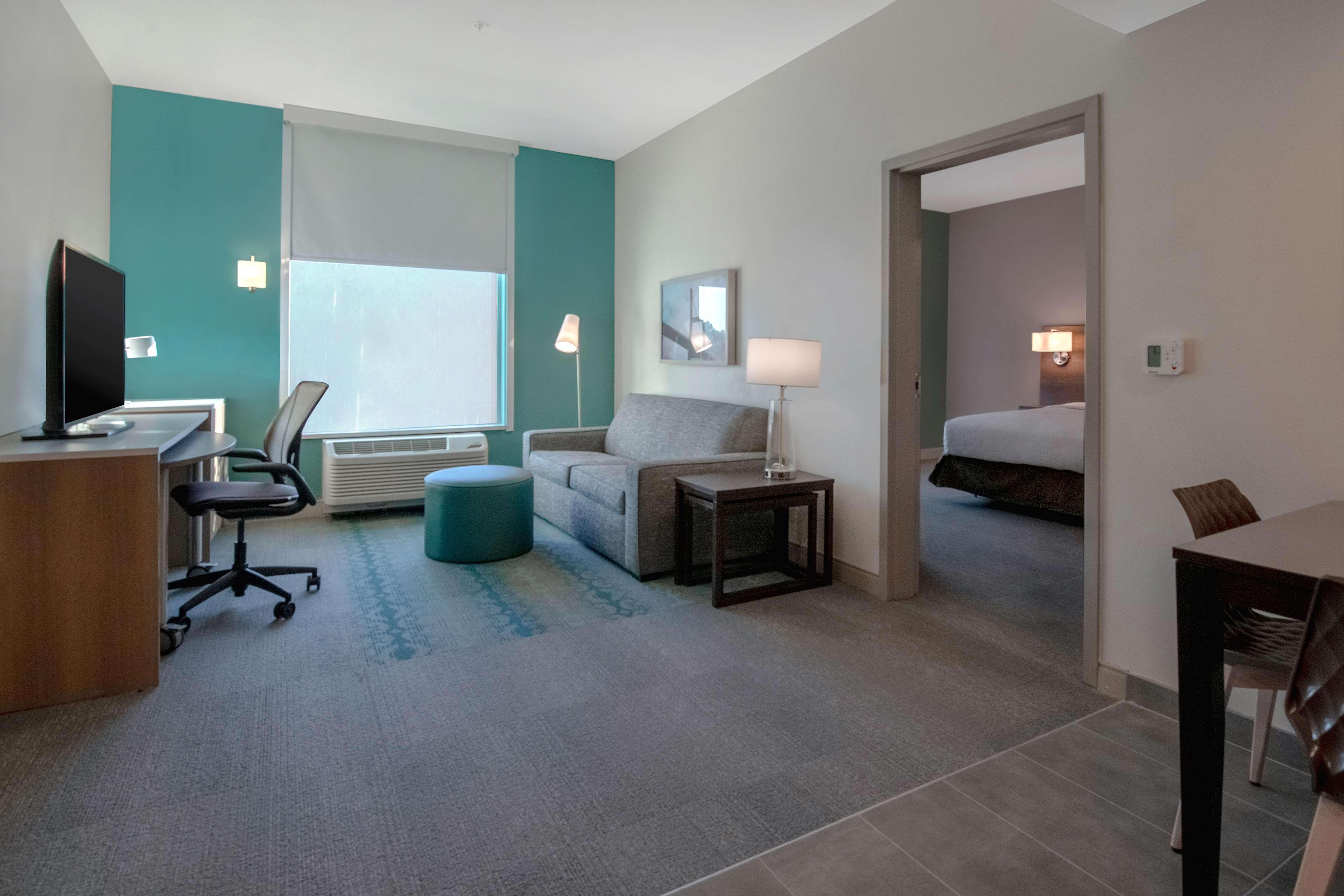 Suite Accessible King Size Bed