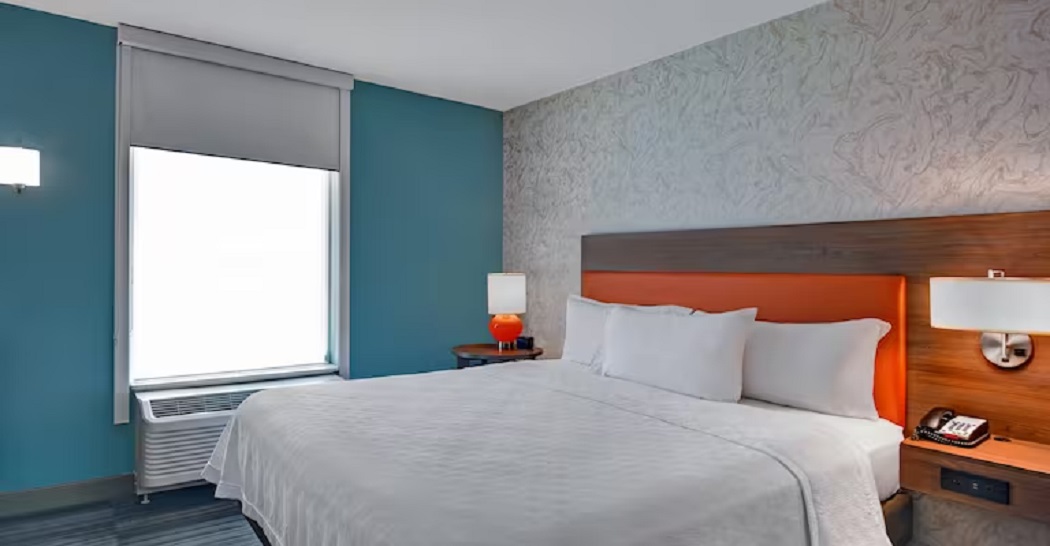 Studio Accessible King Size Bed