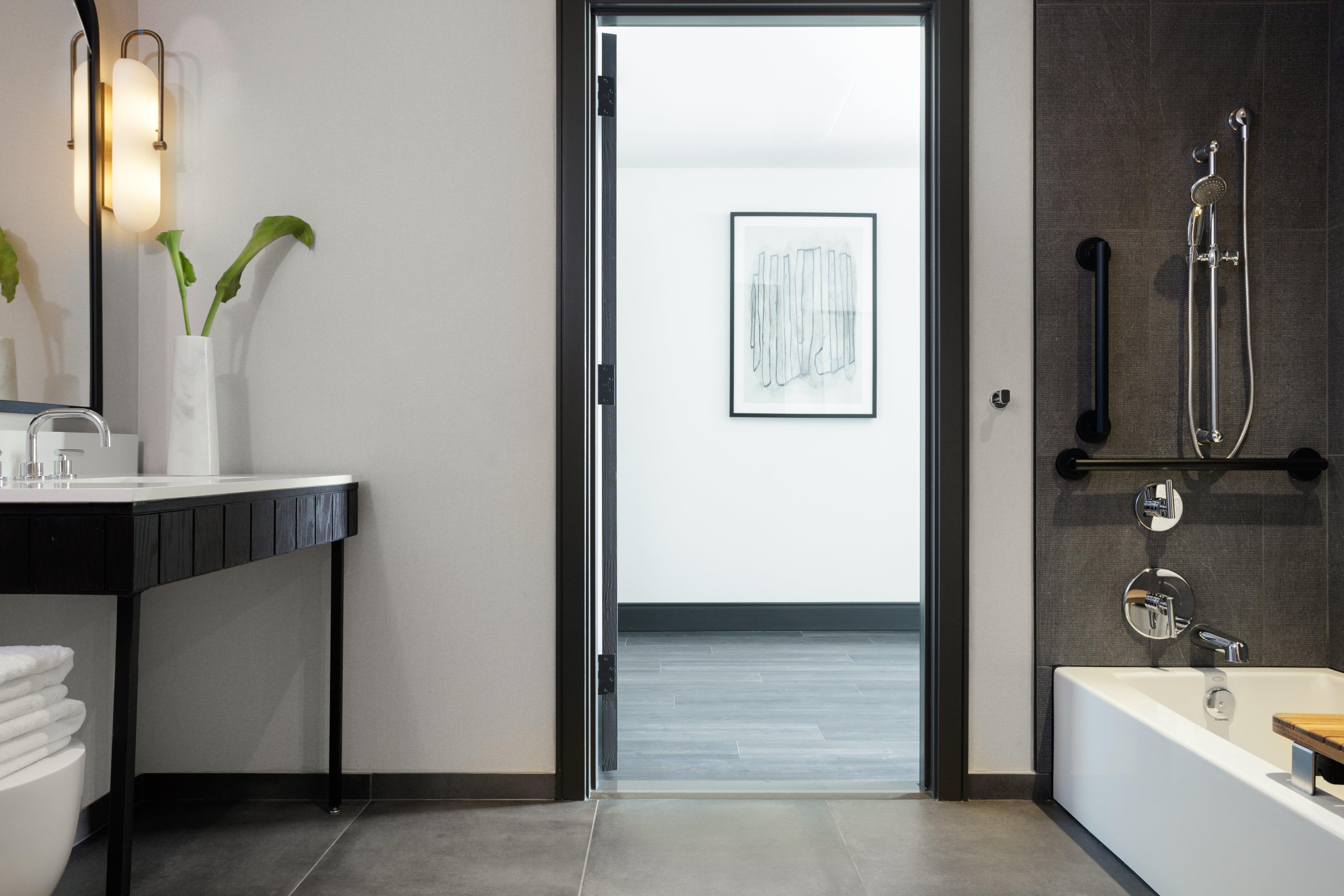 Studio Accessible King Size Bed