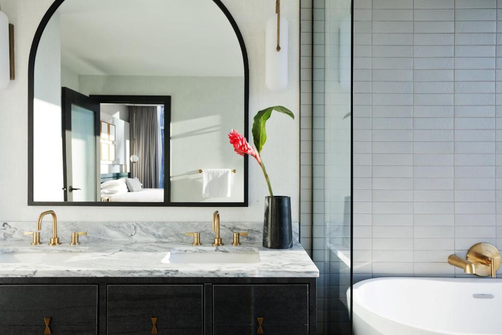 Double Accessible King Size Bed