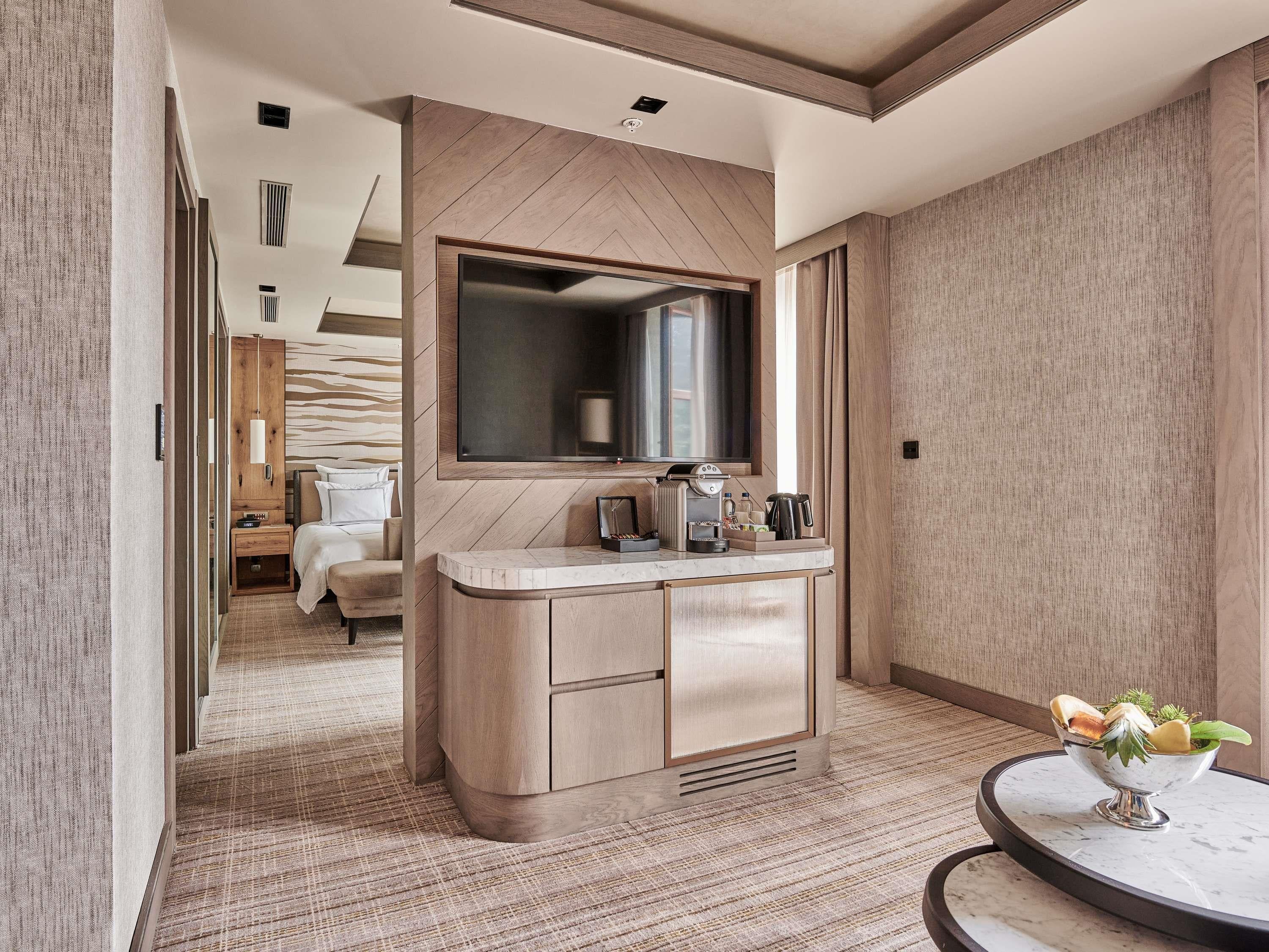 Suite Deluxe King Bed