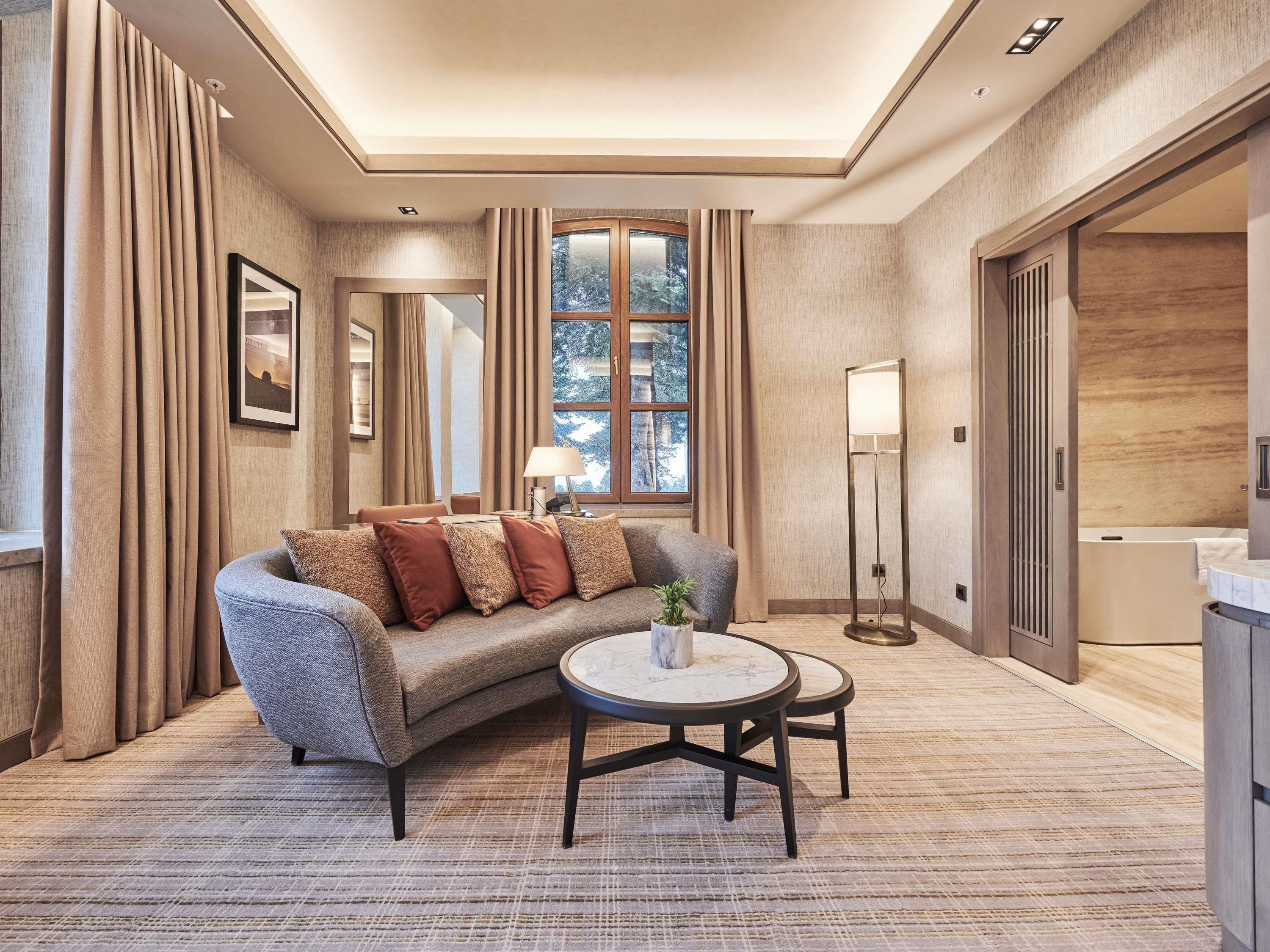 Suite Deluxe King Bed