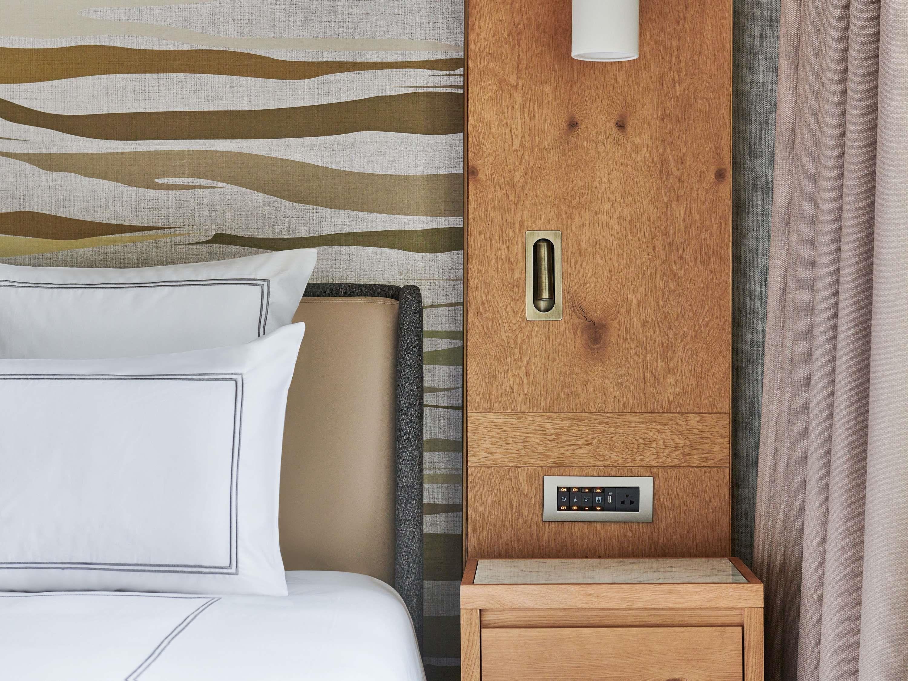 Double Deluxe King Bed