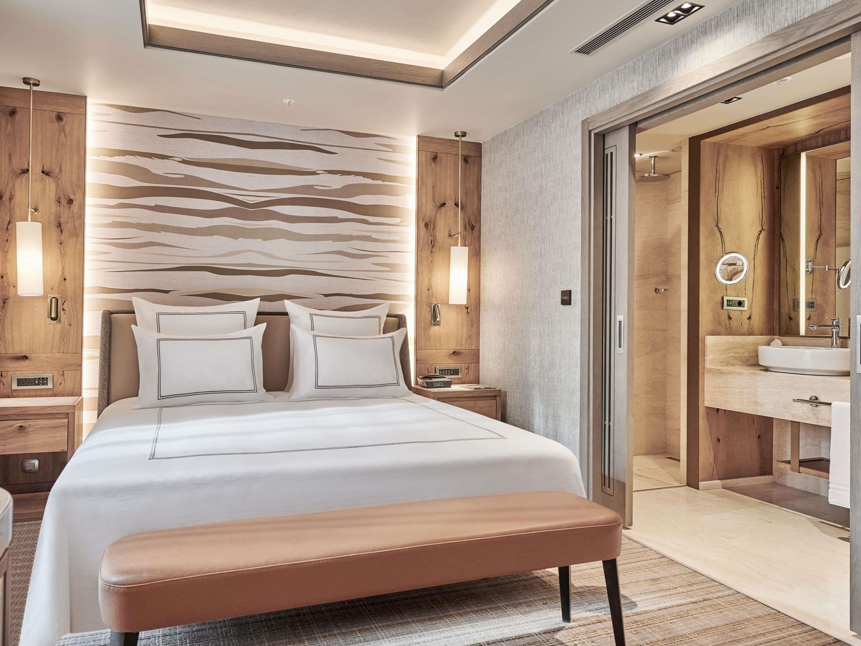 Double Deluxe King Bed