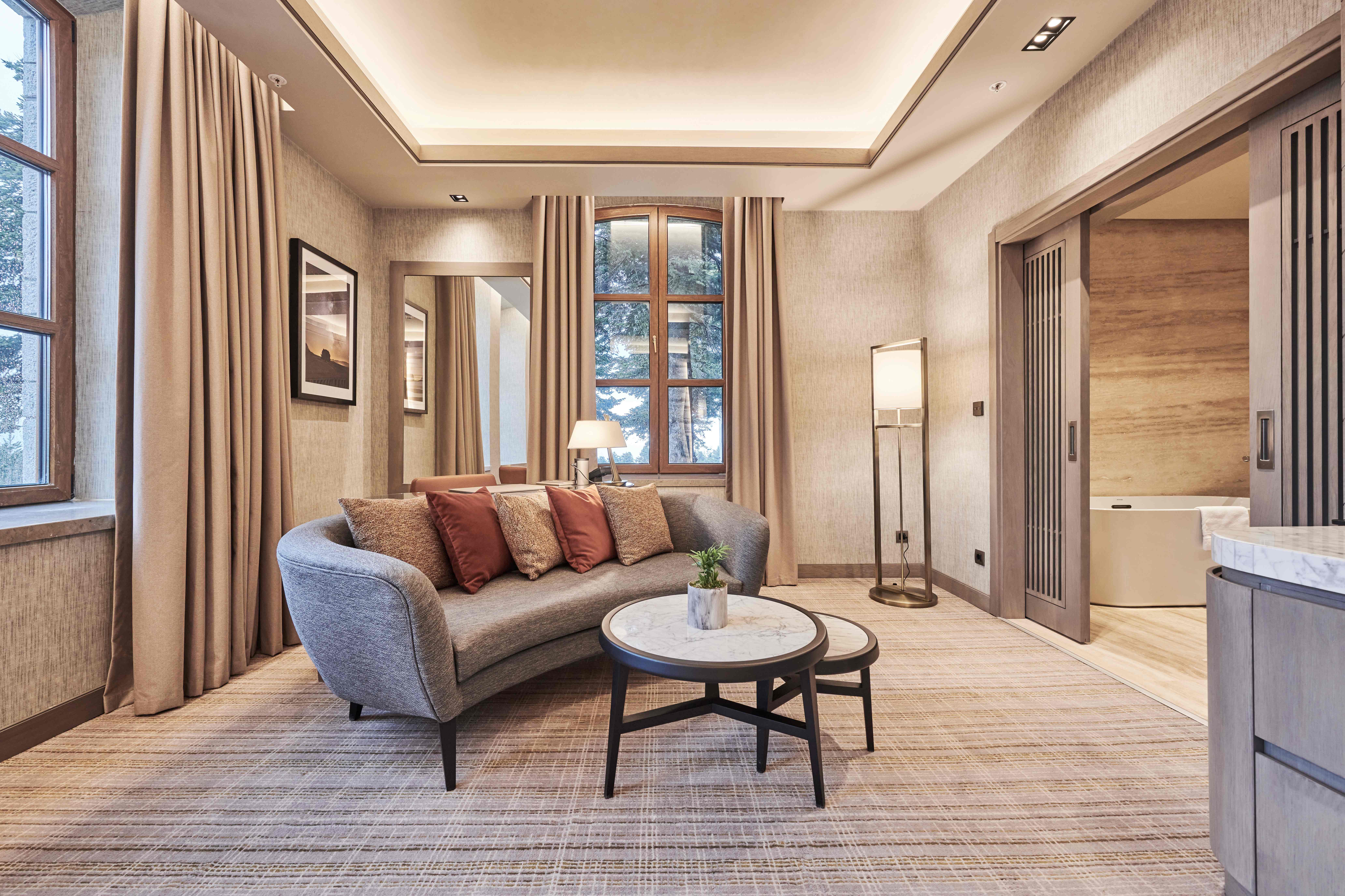 Suite Deluxe King Bed