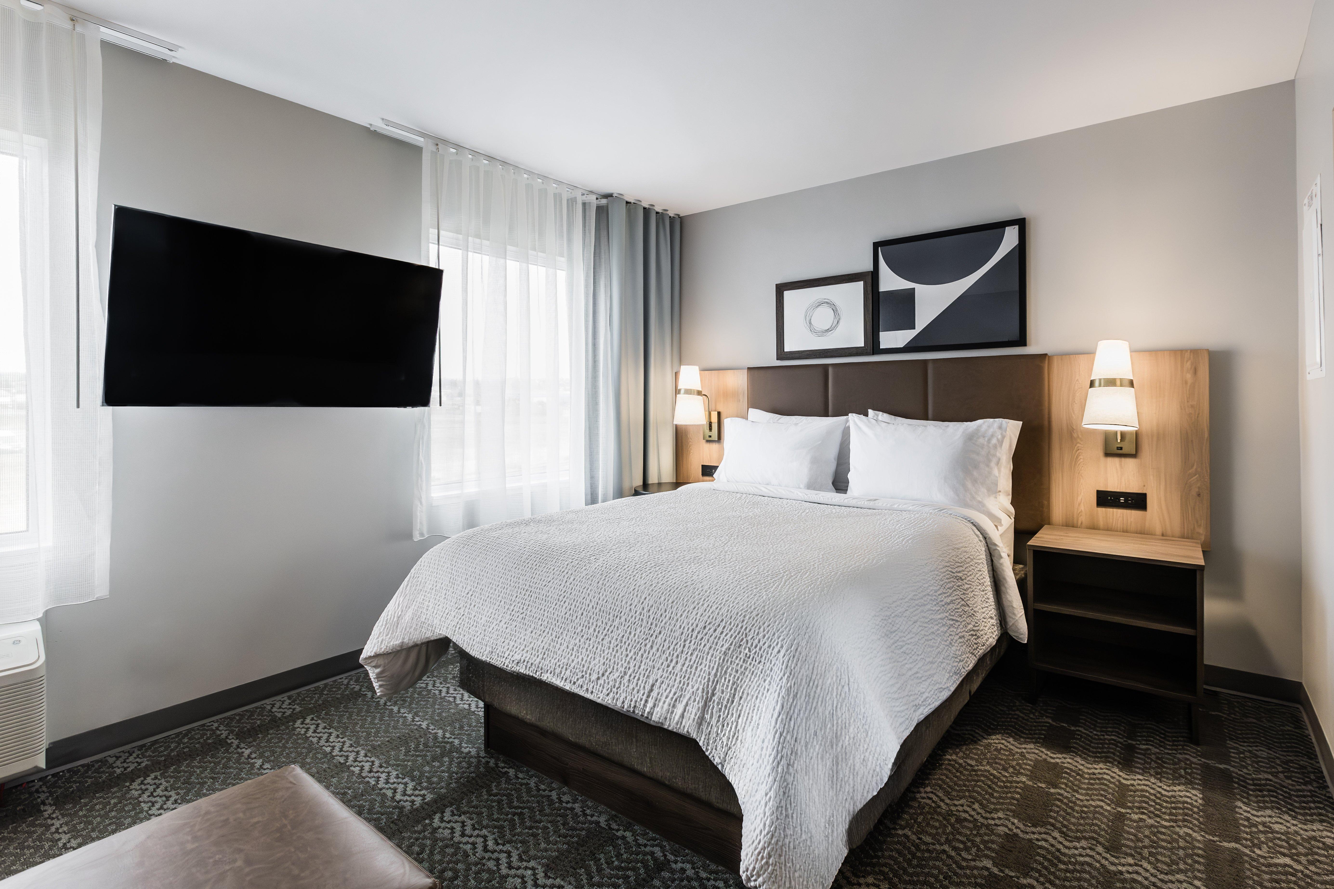 Studio Accessible-queen Size Bed