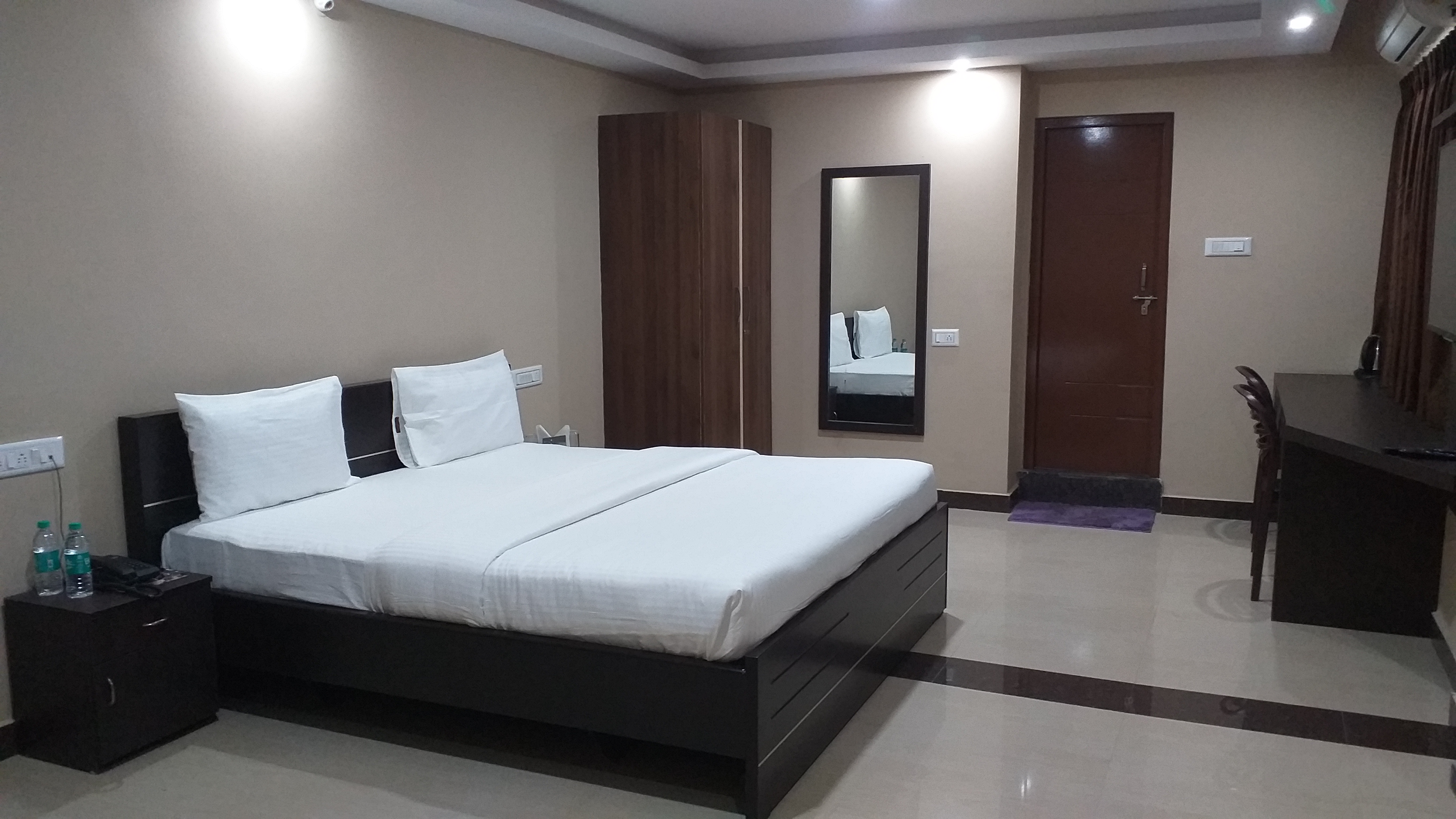 Double Deluxe One Bed