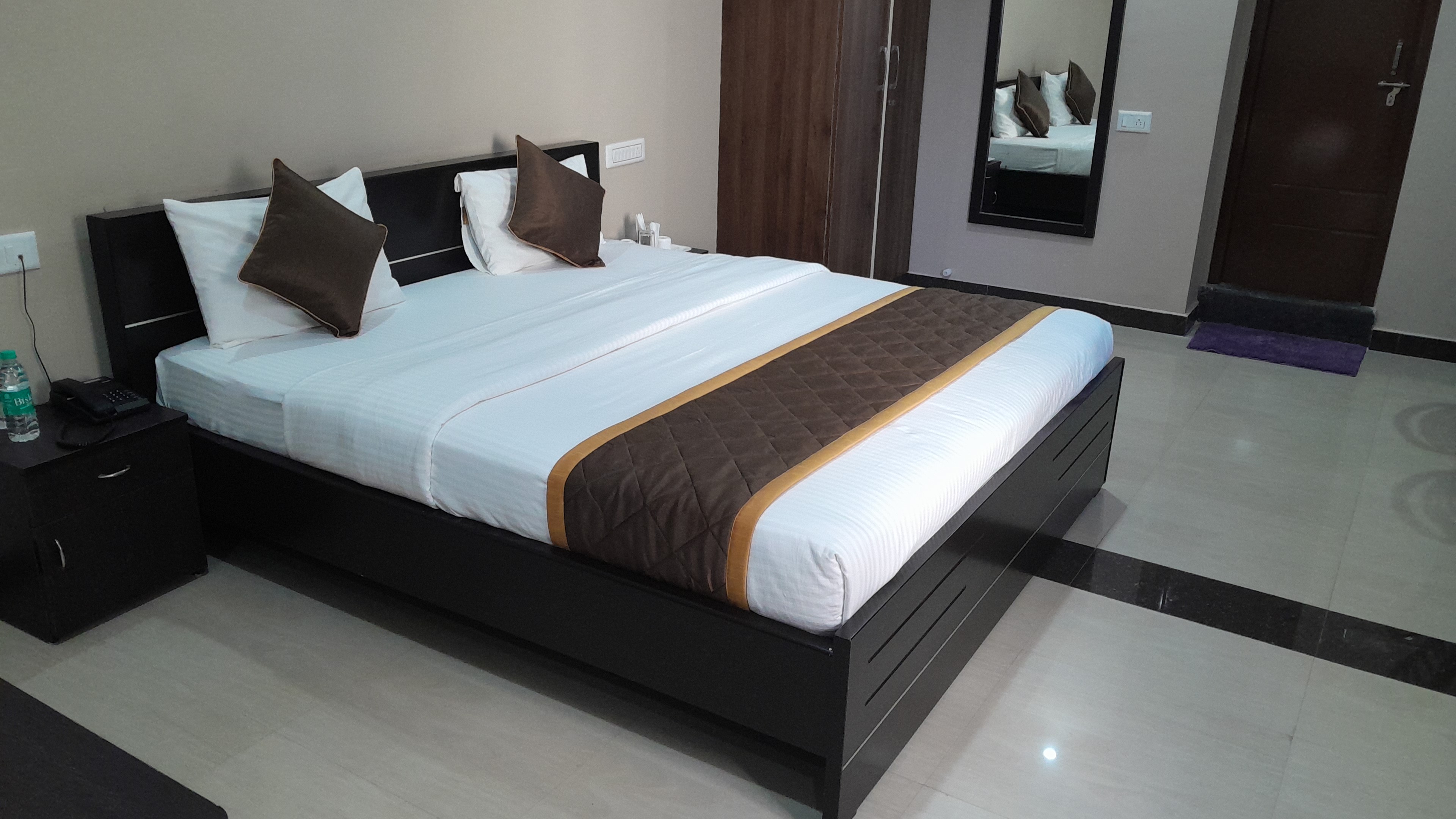 Double Deluxe One Bed