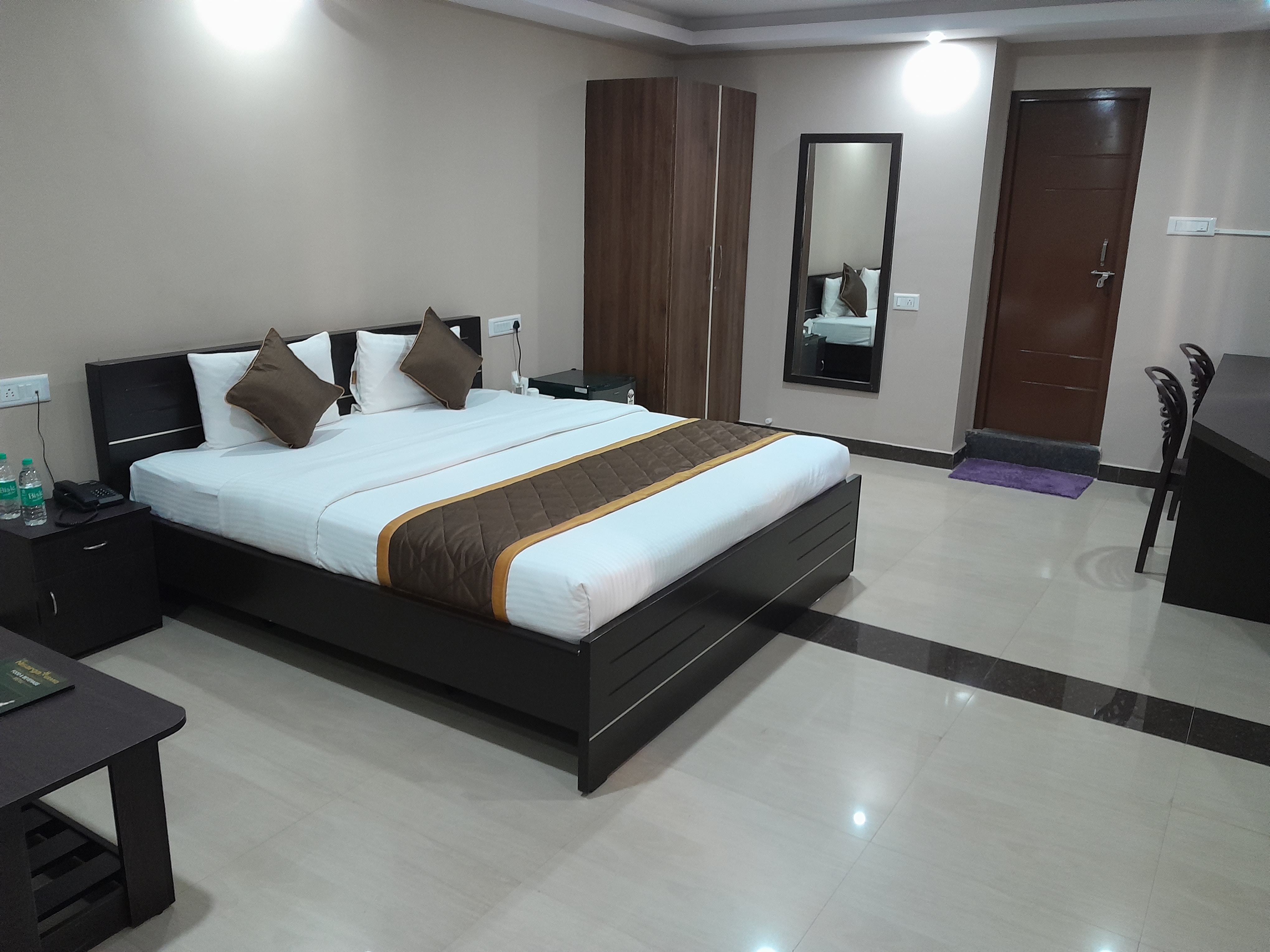 Double Deluxe One Bed