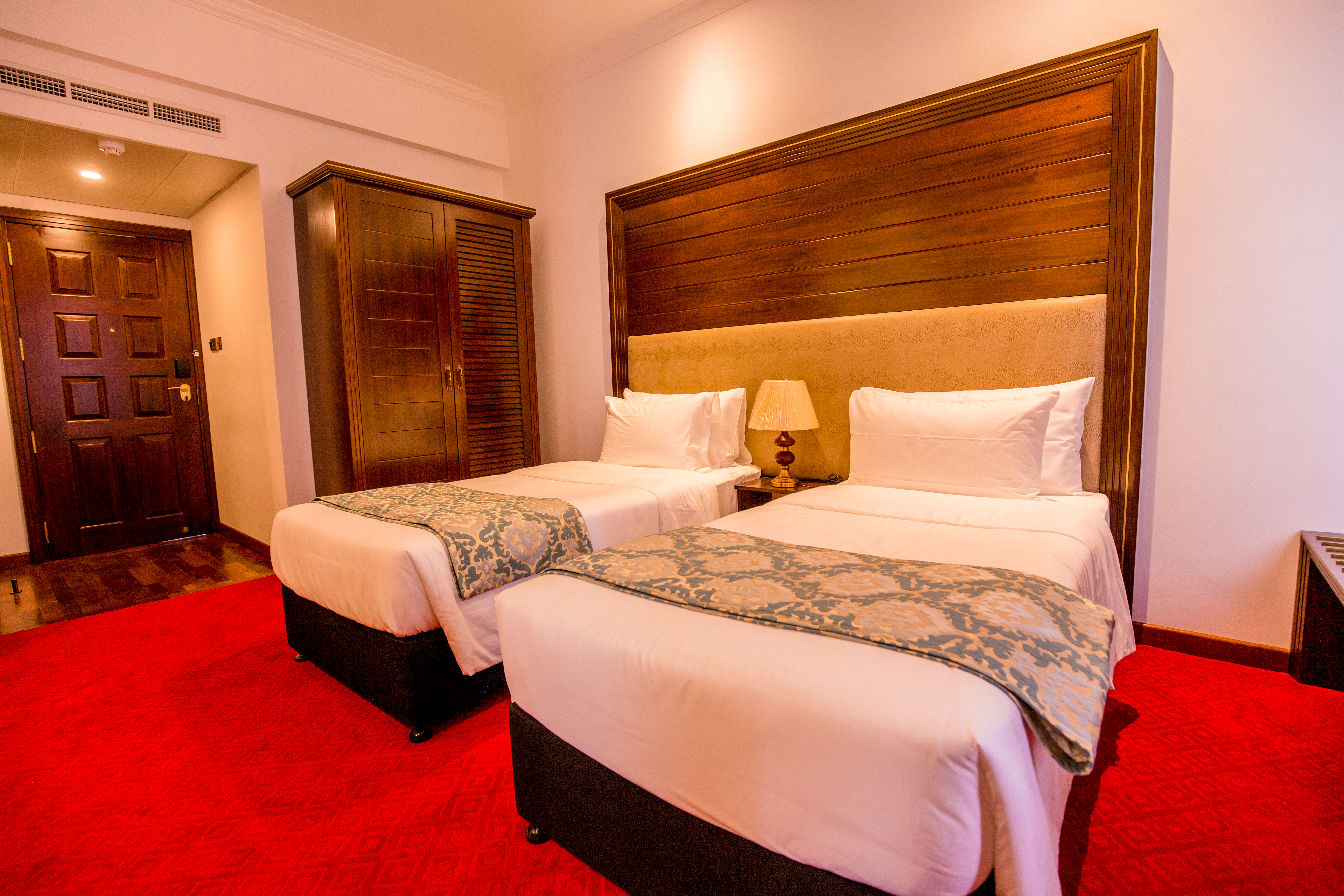 Twin Deluxe King Bed