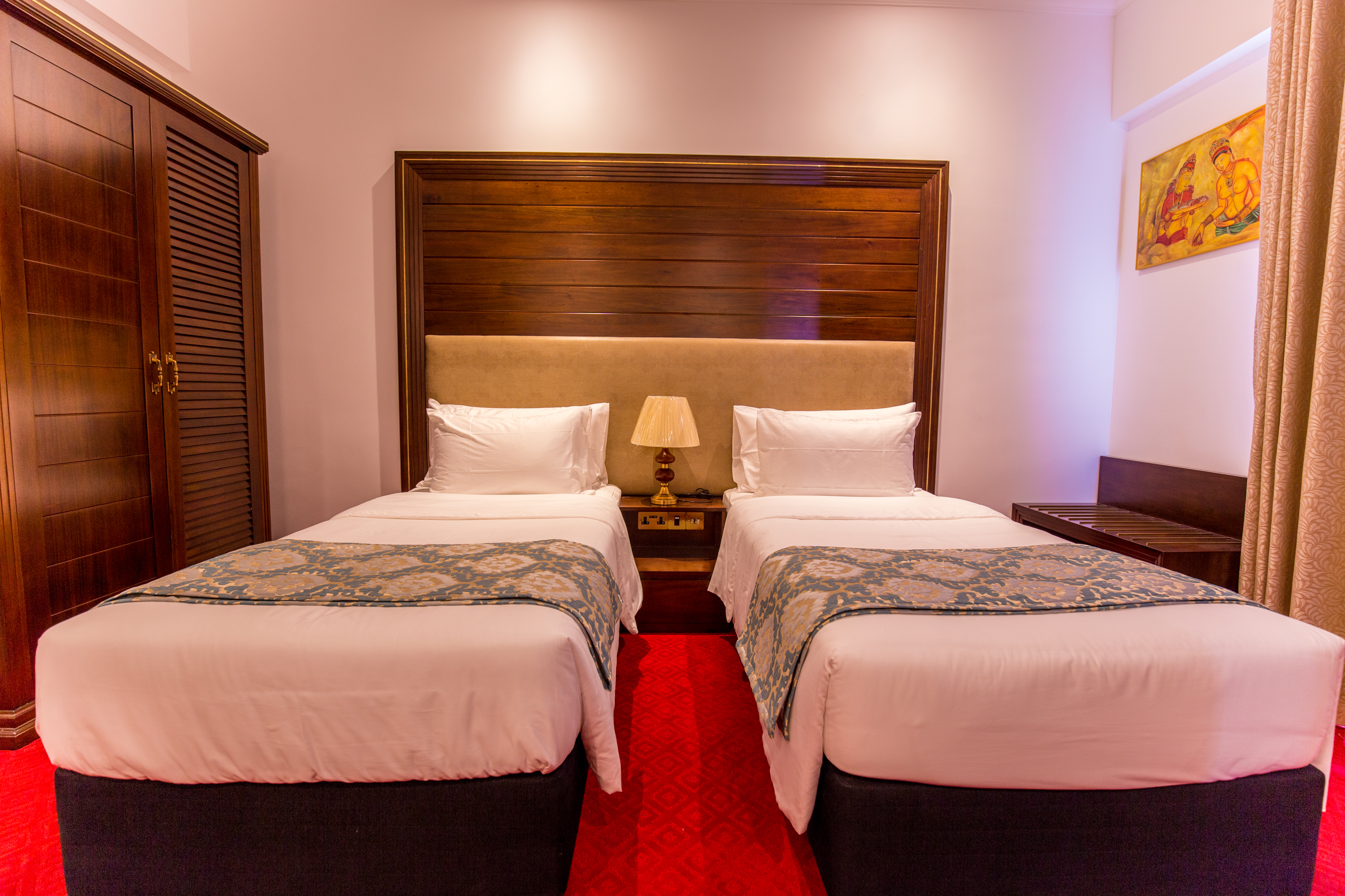 Twin Deluxe King Bed