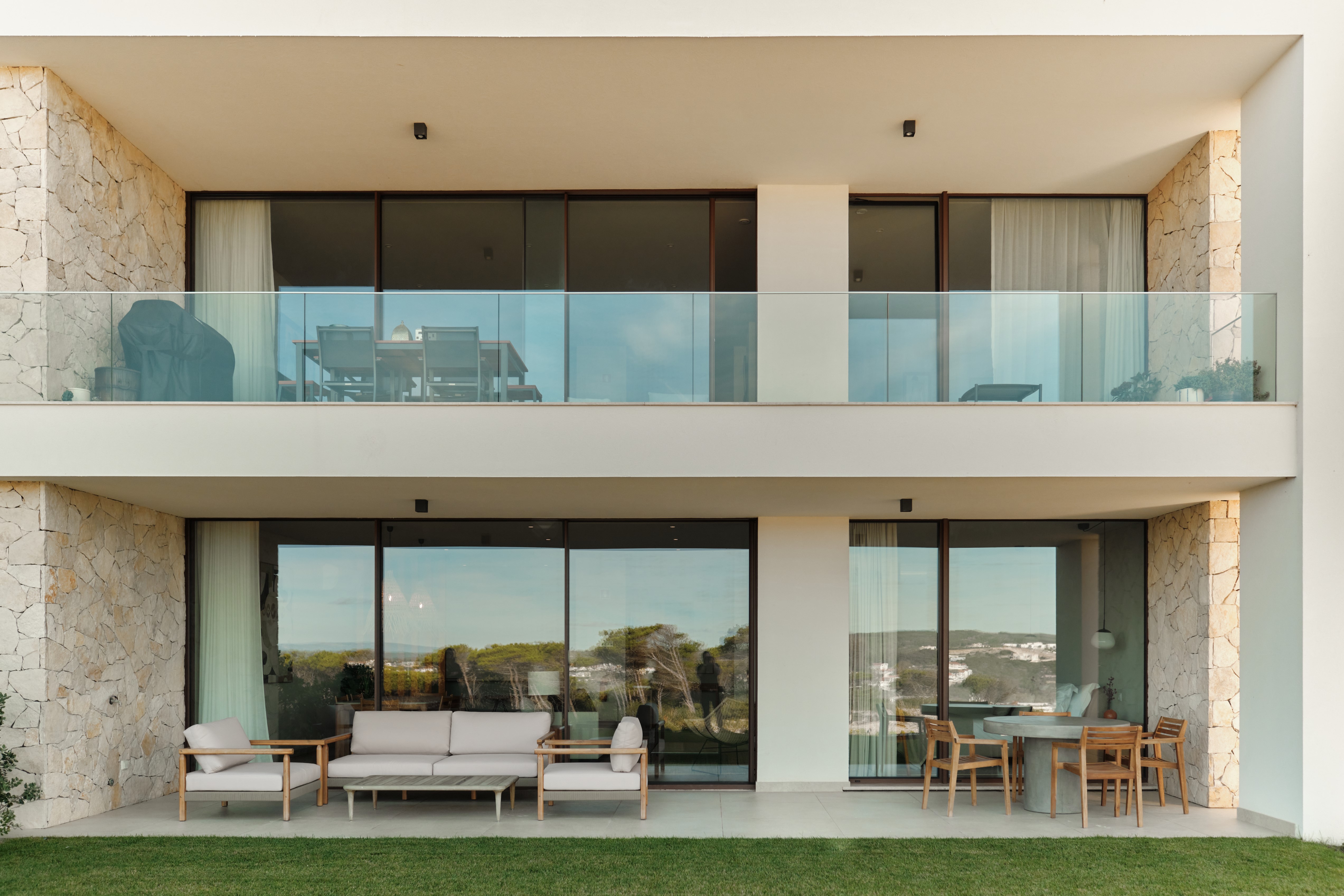 Apartment Three Bedrooms Three Bathrooms