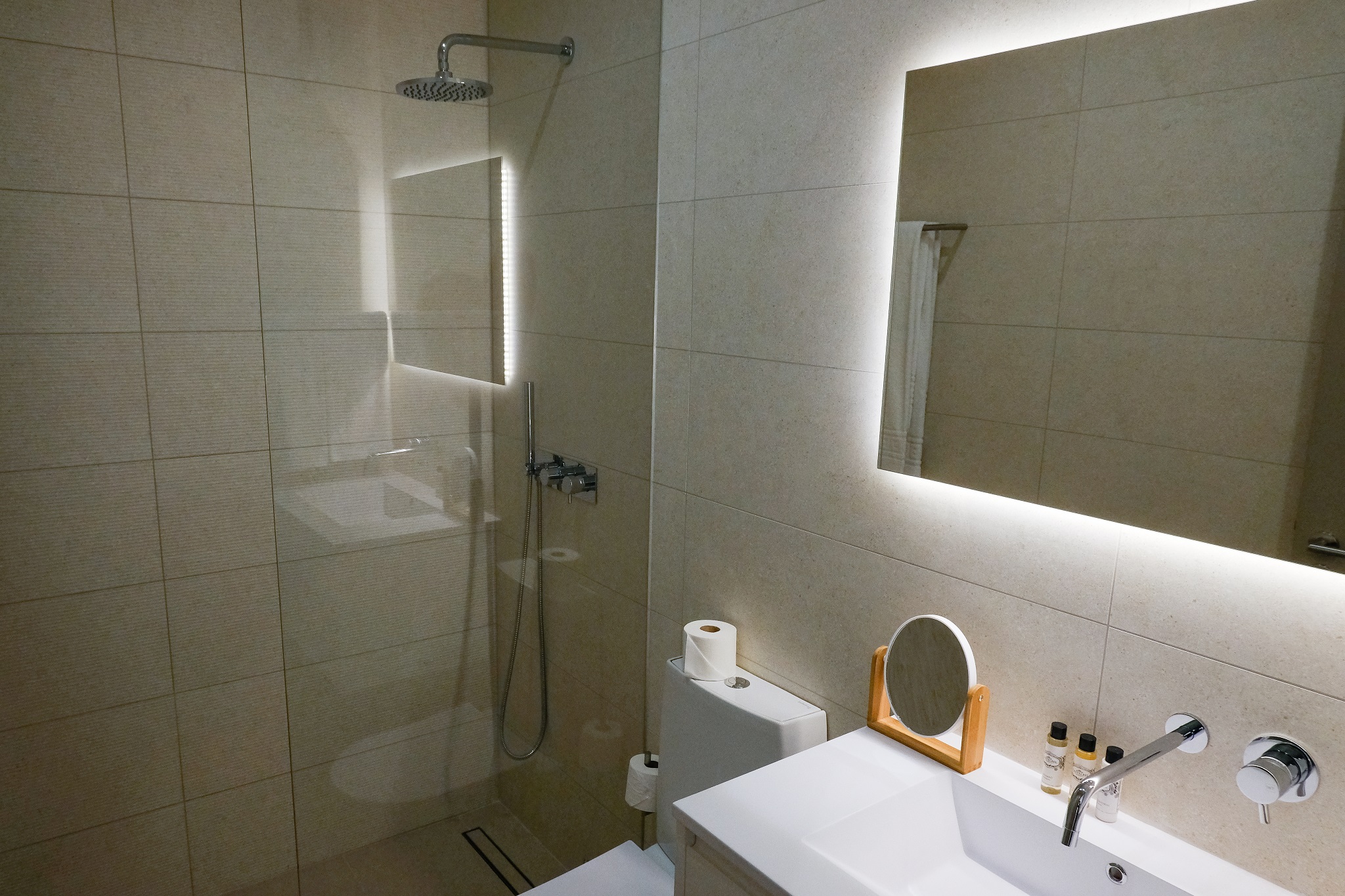 Apartment Three Bedrooms Three Bathrooms