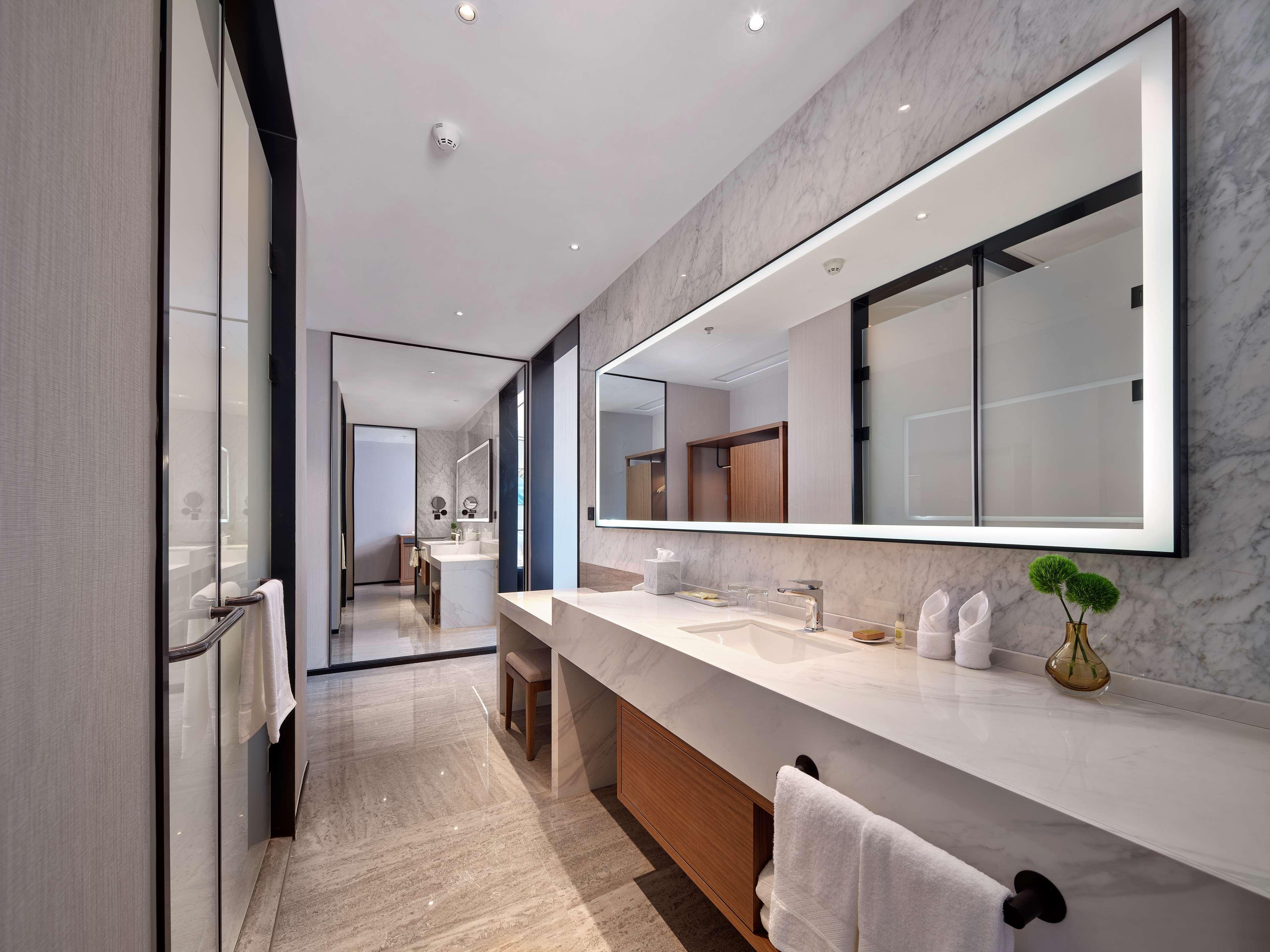 Double Deluxe King Bed