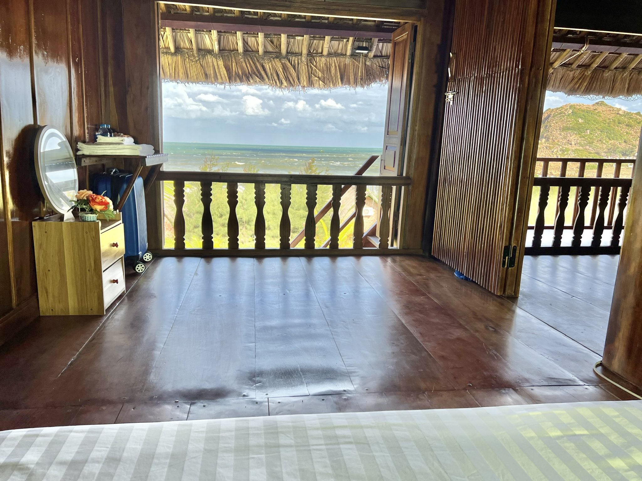 Villa Six Bedrooms Three Bathrooms