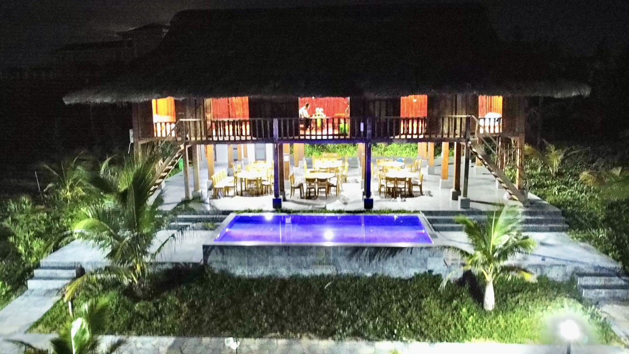 Villa Six Bedrooms Three Bathrooms