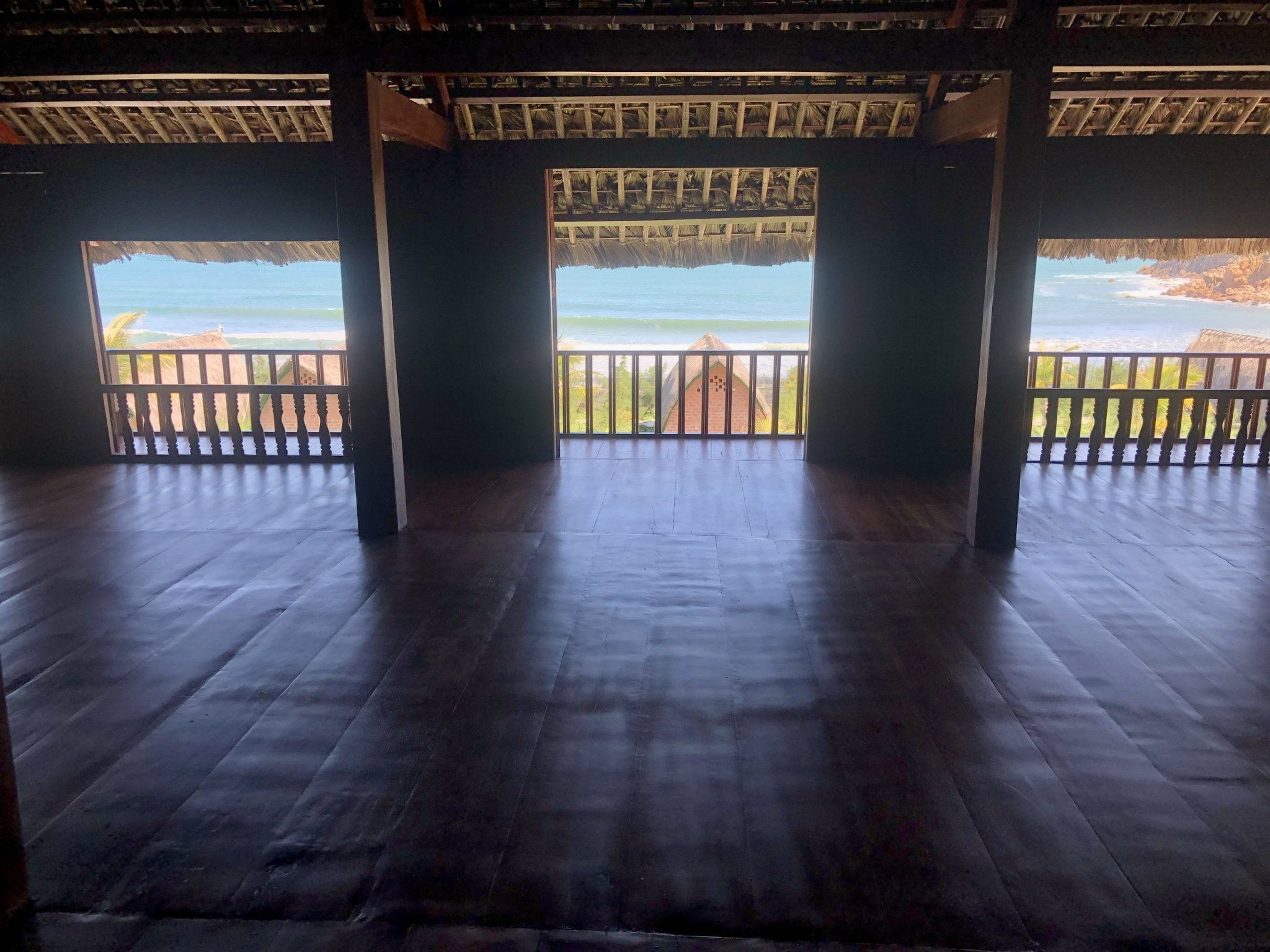 Villa Six Bedrooms Three Bathrooms