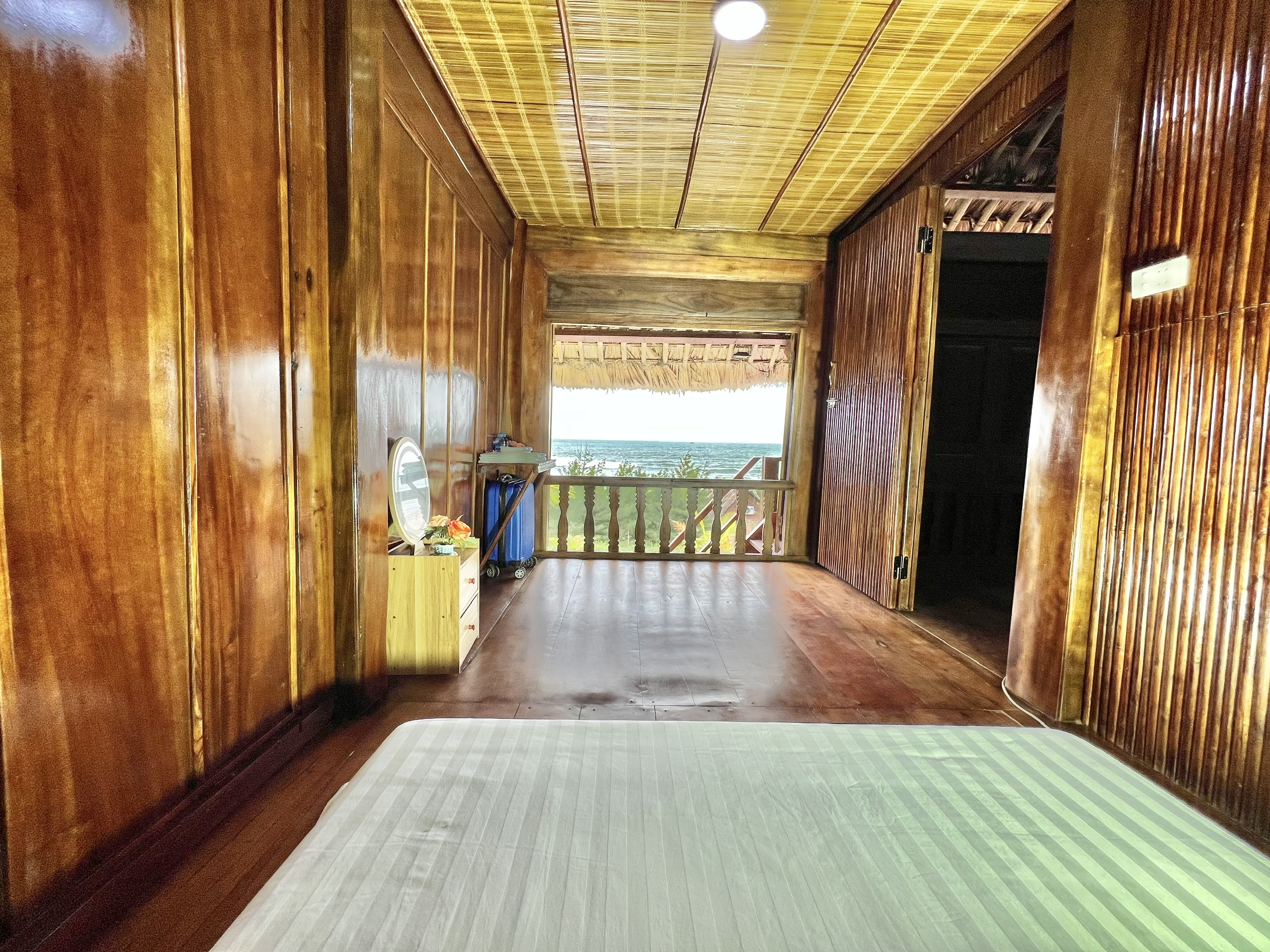 Villa Six Bedrooms Three Bathrooms