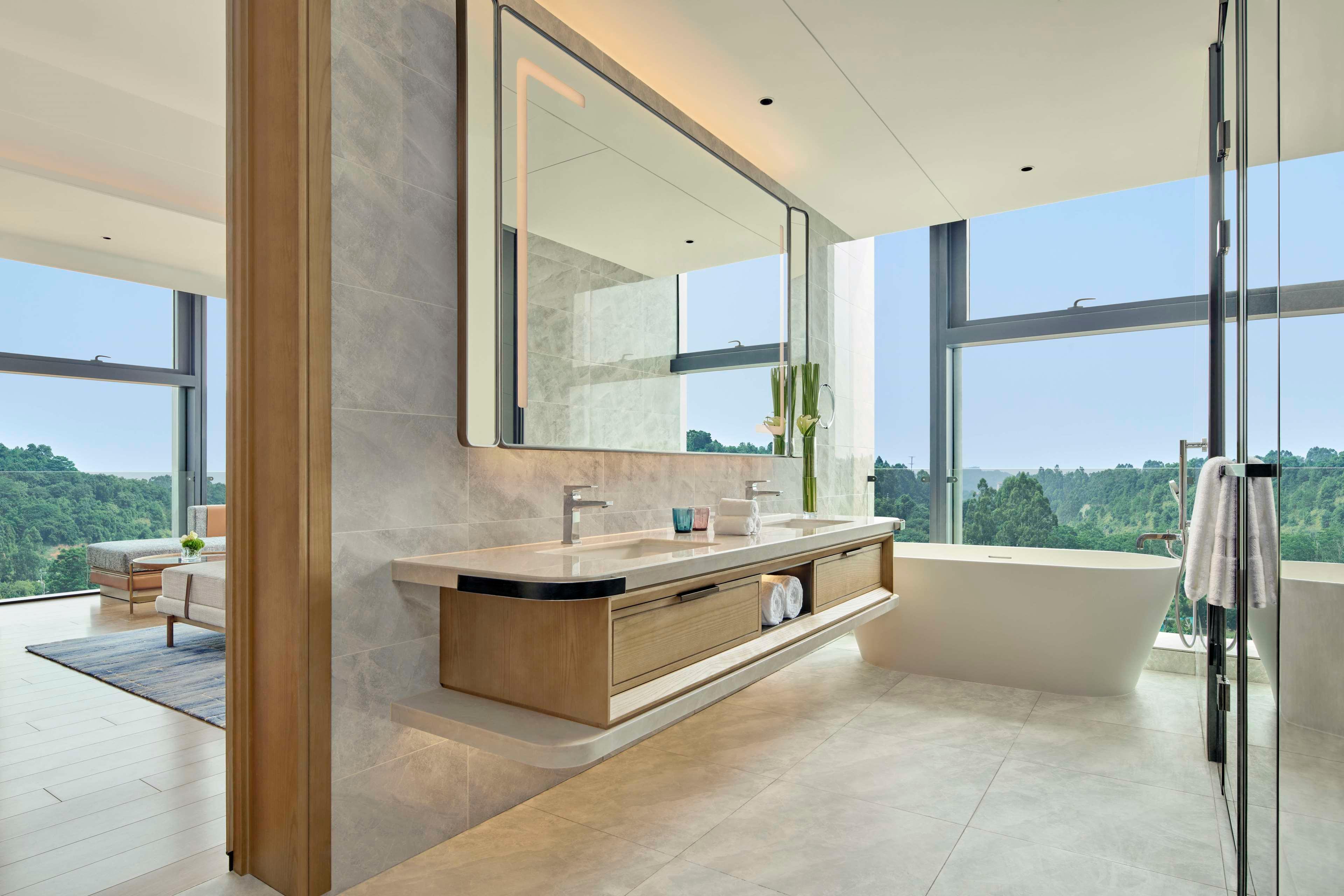 Suite Deluxe King Bed