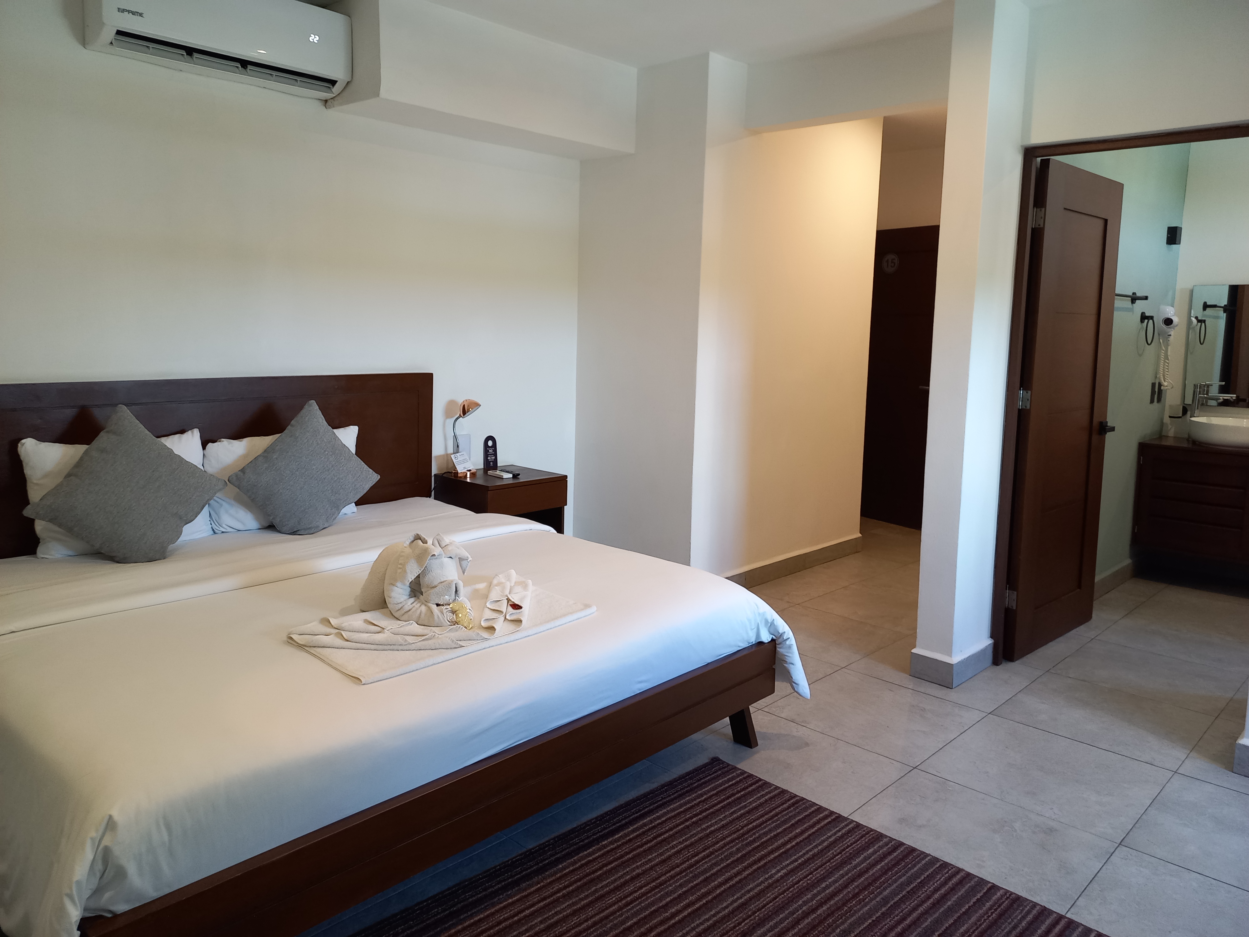 Double Deluxe King Bed