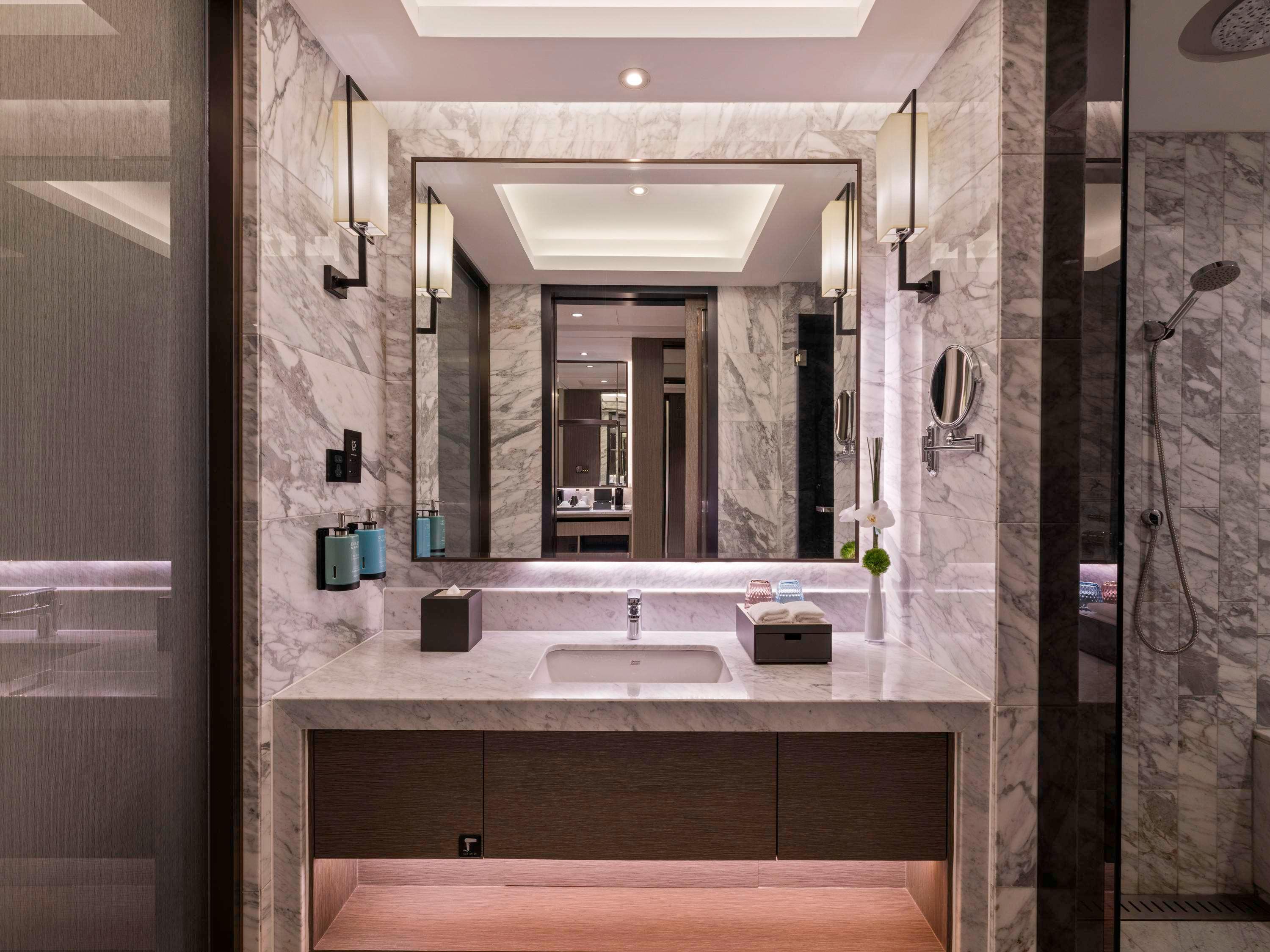 Double Deluxe King Bed