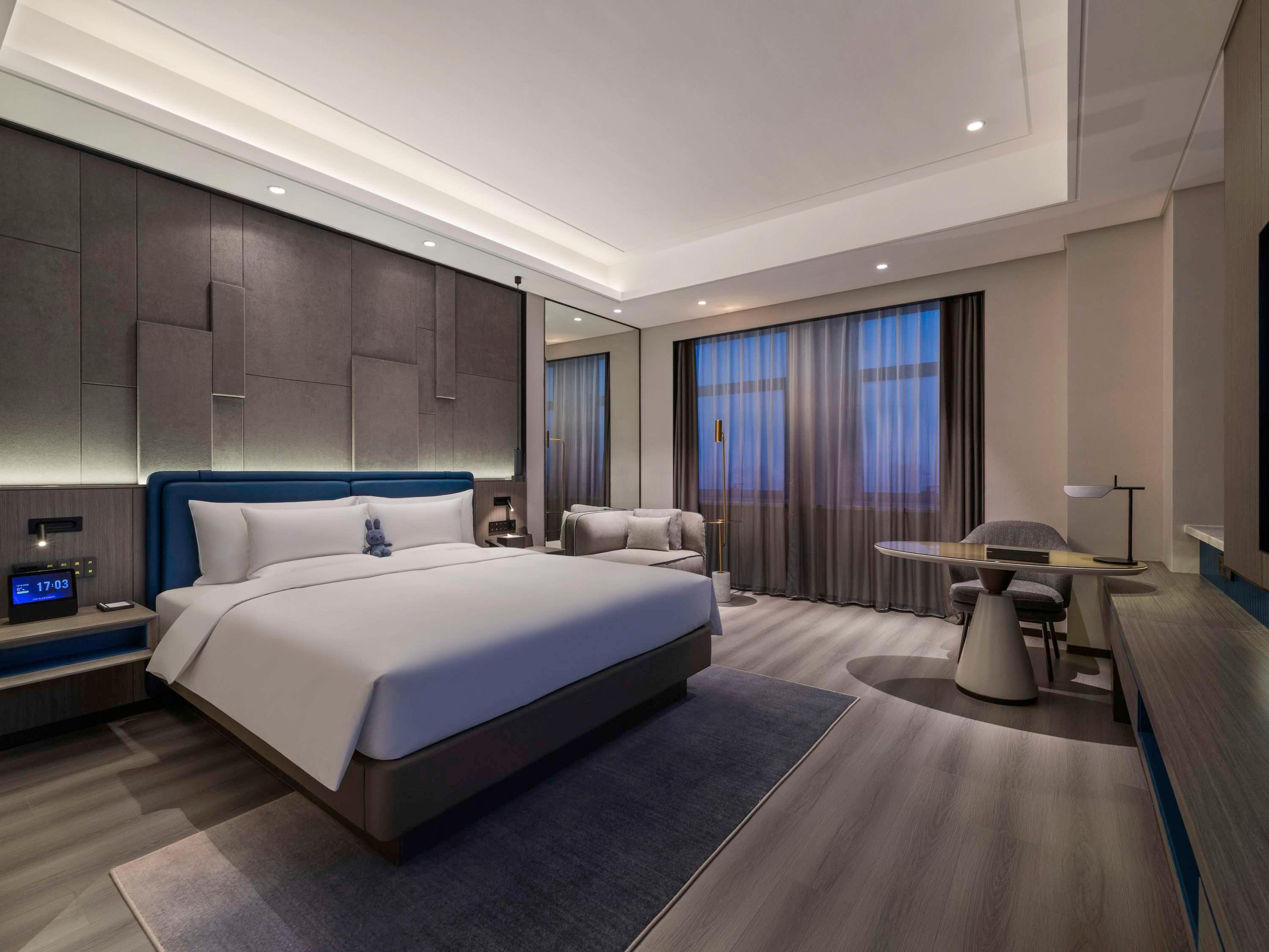 Double Deluxe King Bed