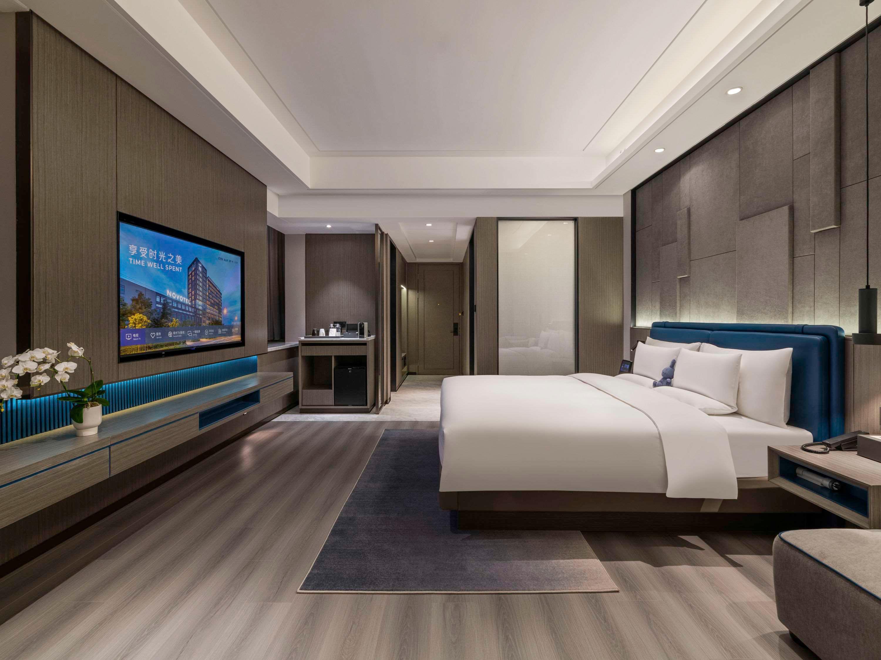 Double Deluxe King Bed