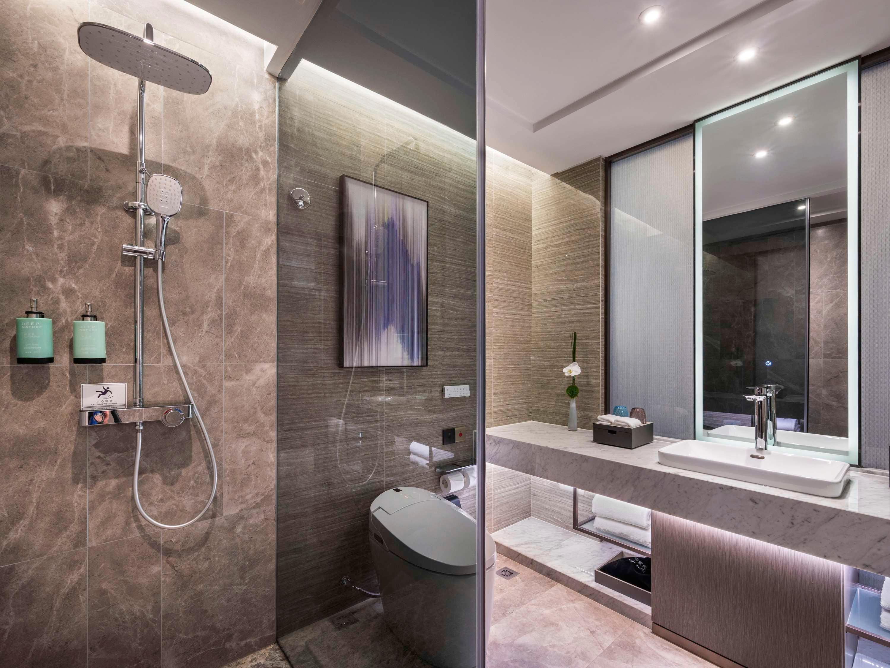 Double Deluxe King Bed