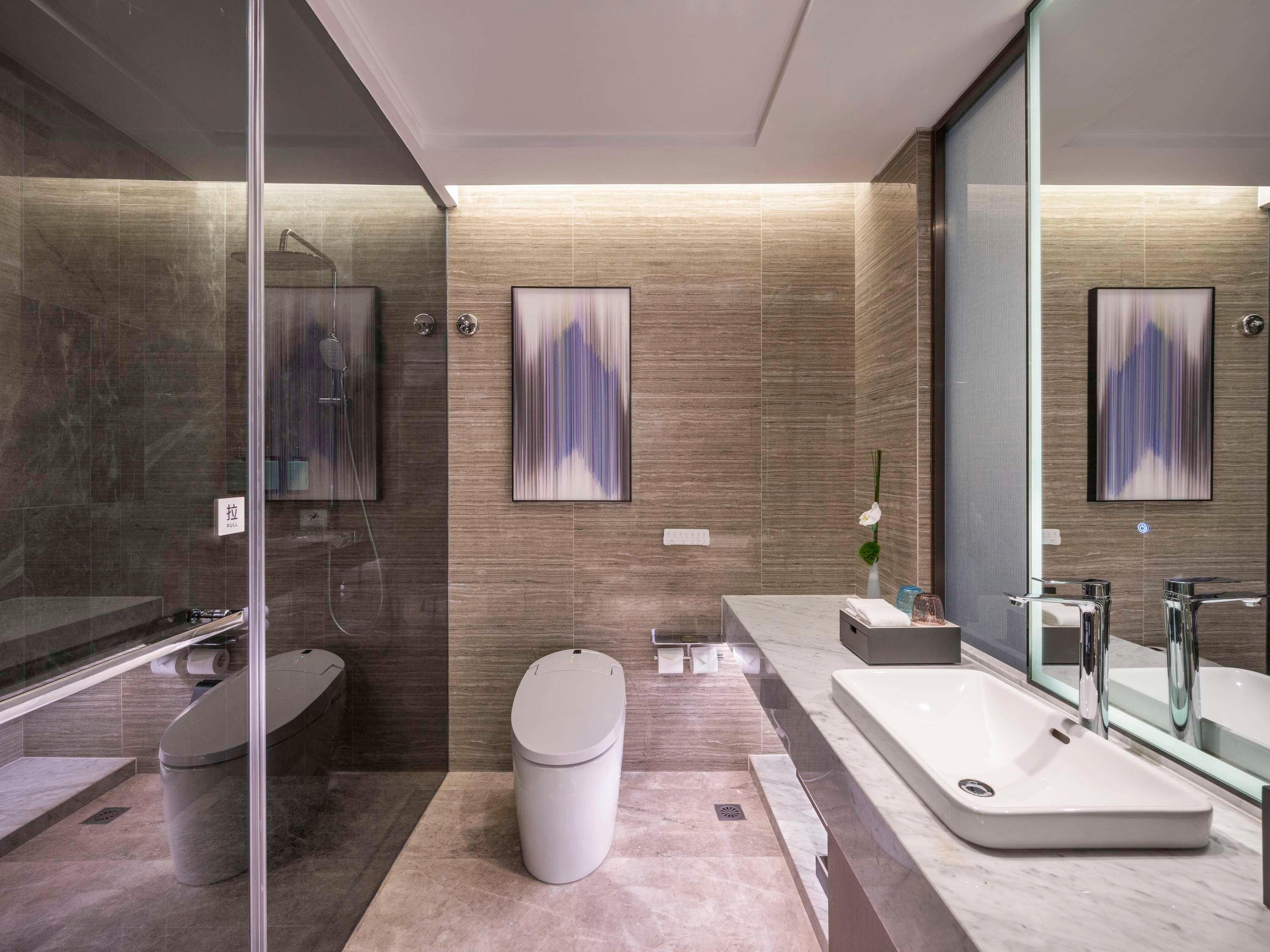 Double Deluxe King Bed