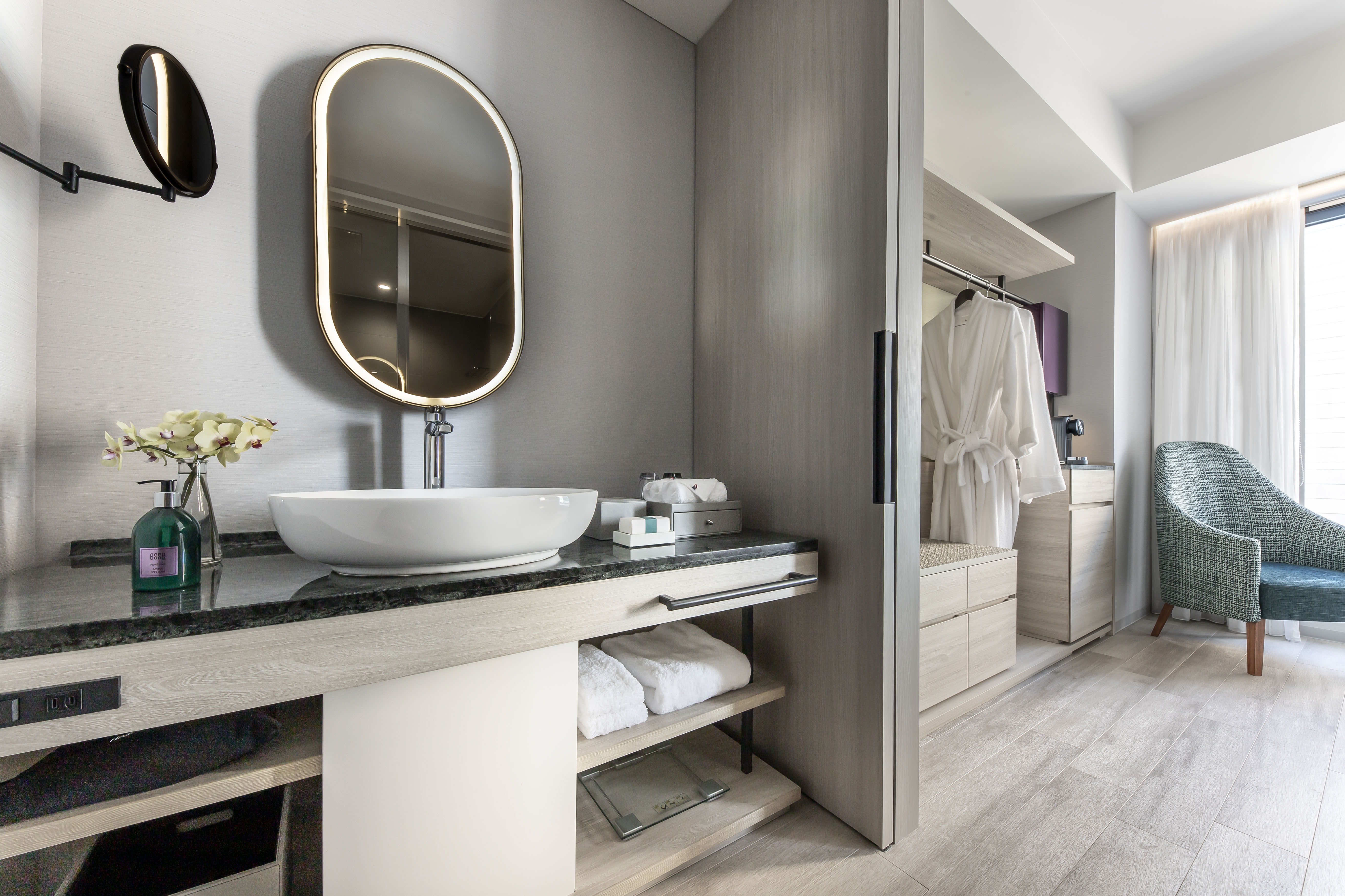 Double Deluxe King Bed