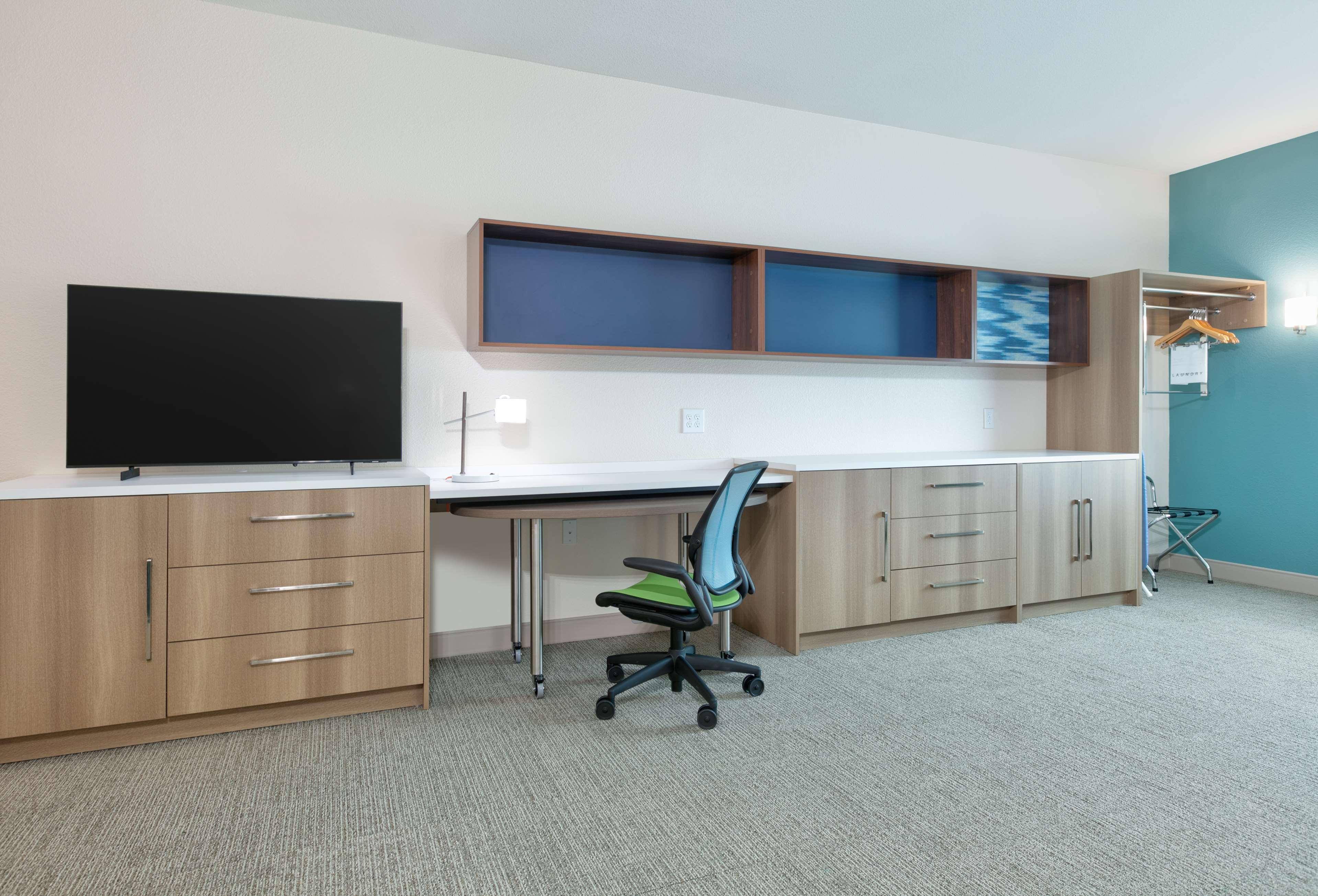 Studio Accessible King Size Bed