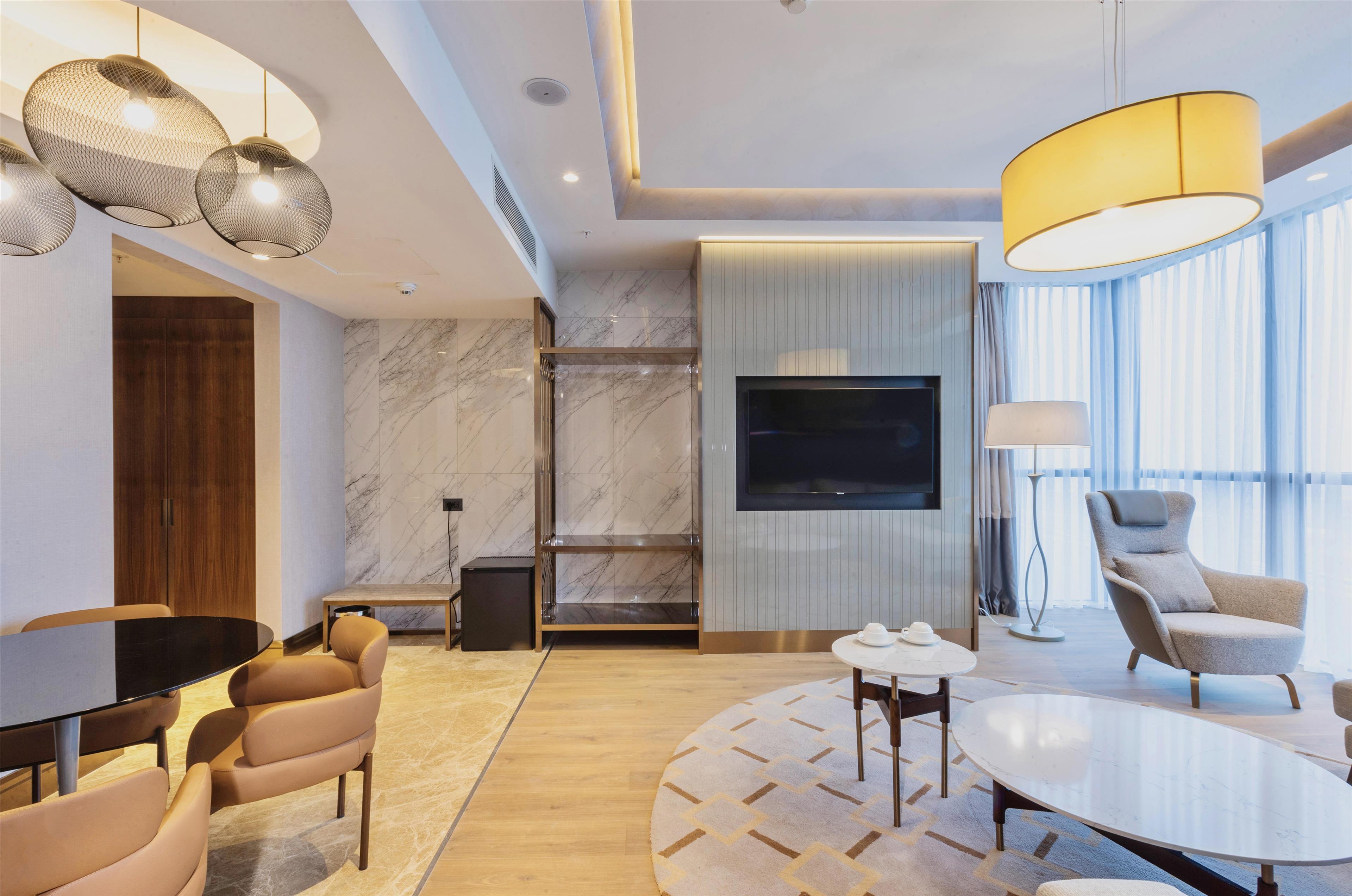 Suite Deluxe with Views