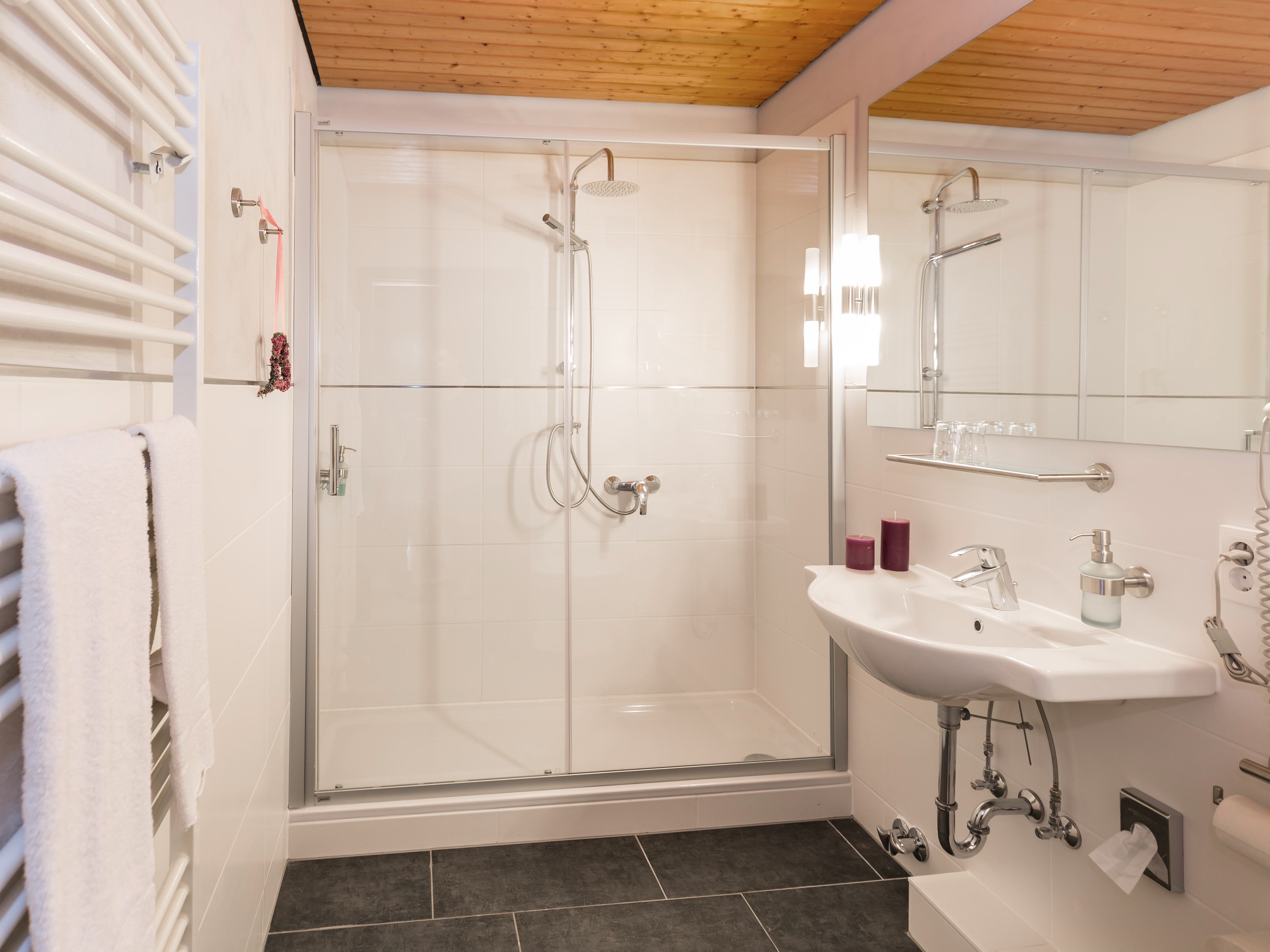 Double Deluxe One Bed