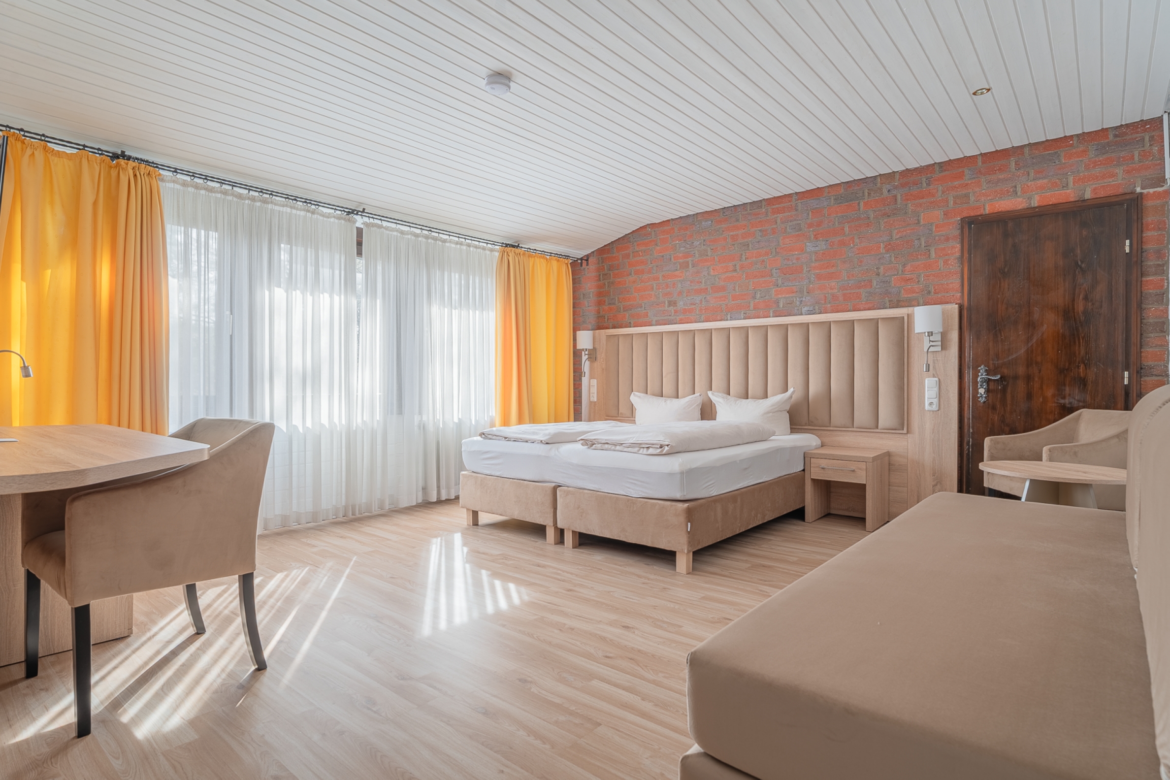 Double Deluxe Two Beds