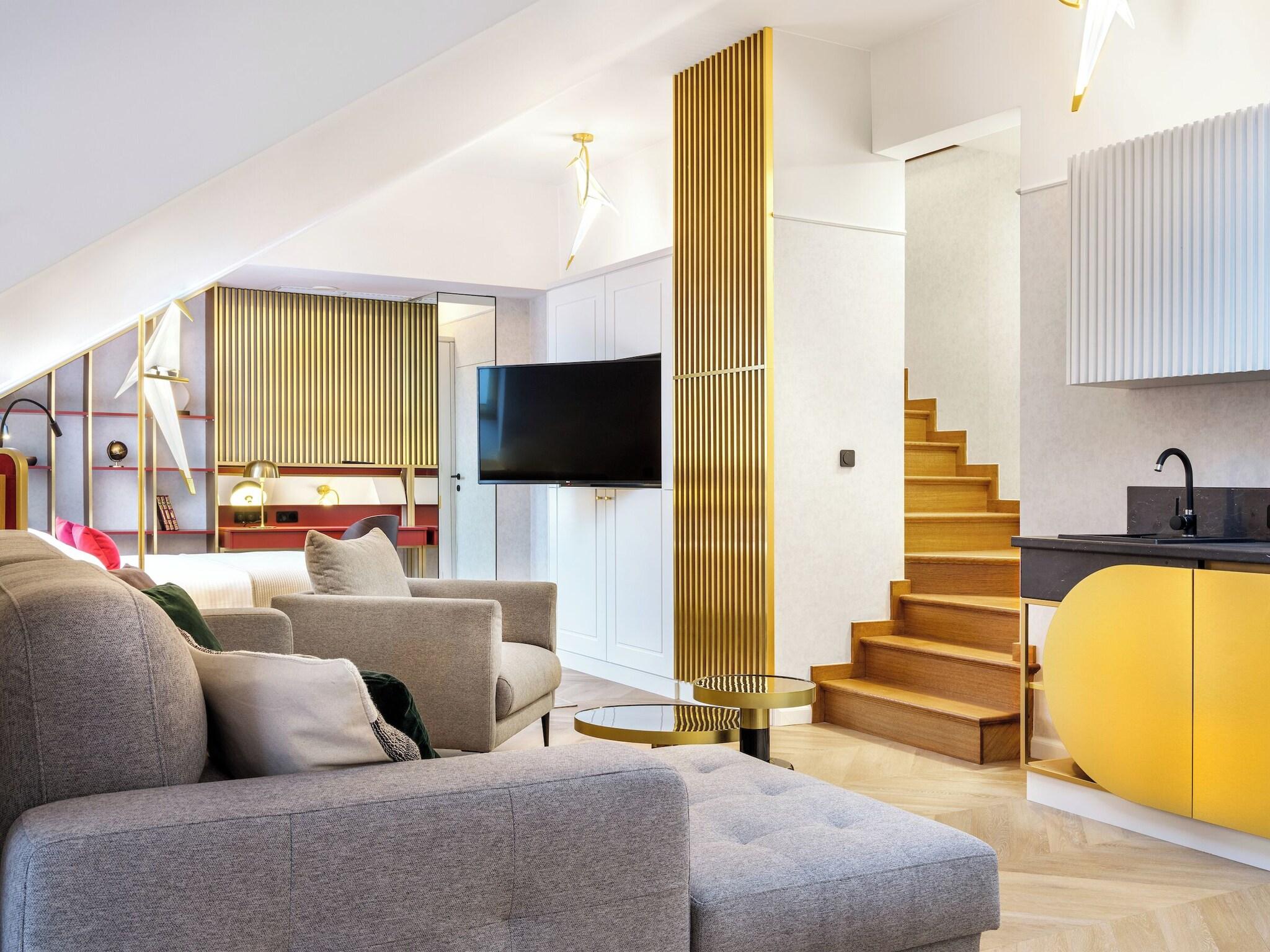 Studio Queen Size Bed