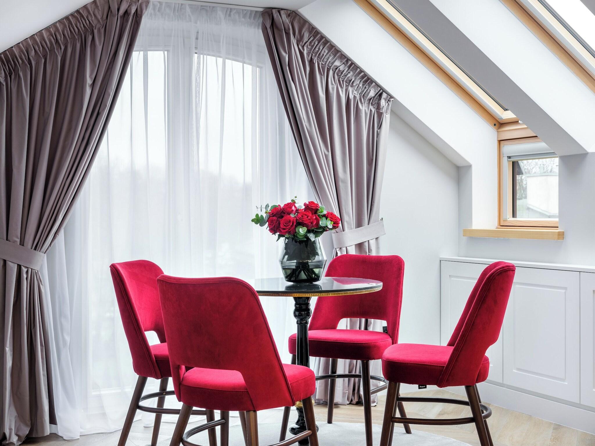 Studio Queen Size Bed