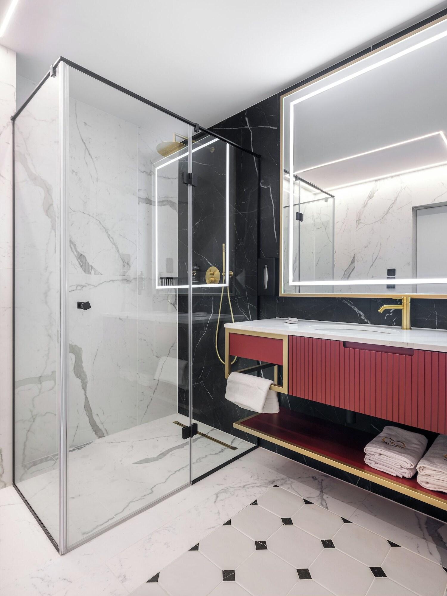 Studio Queen Size Bed