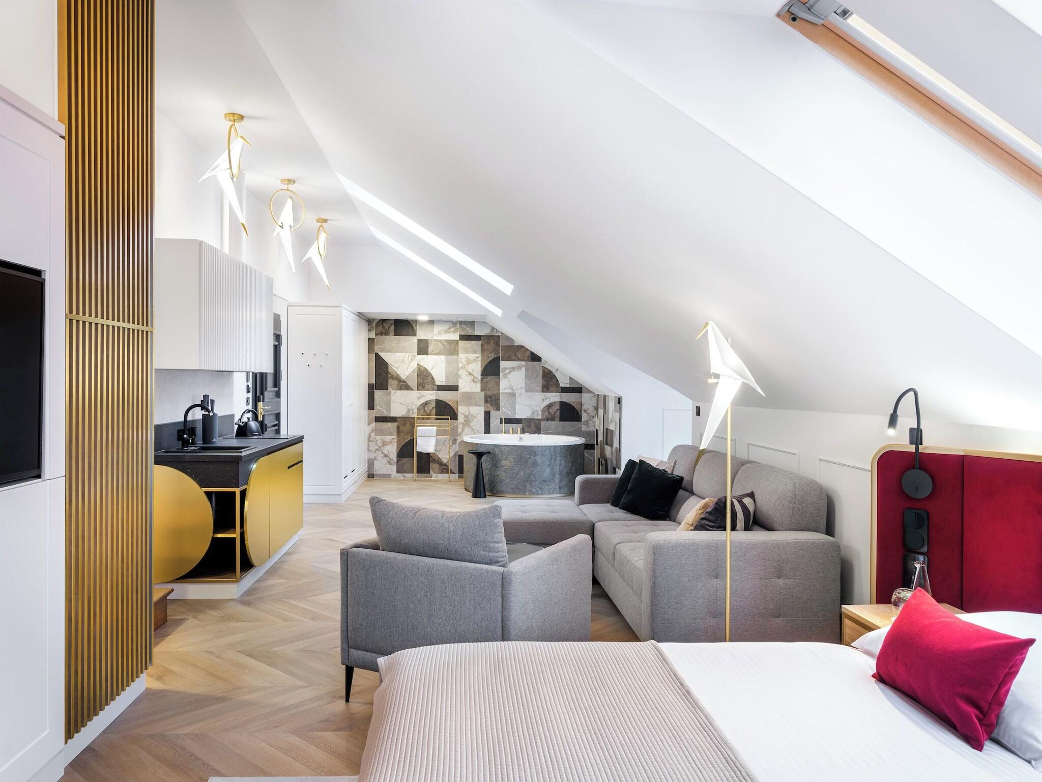 Studio Queen Size Bed