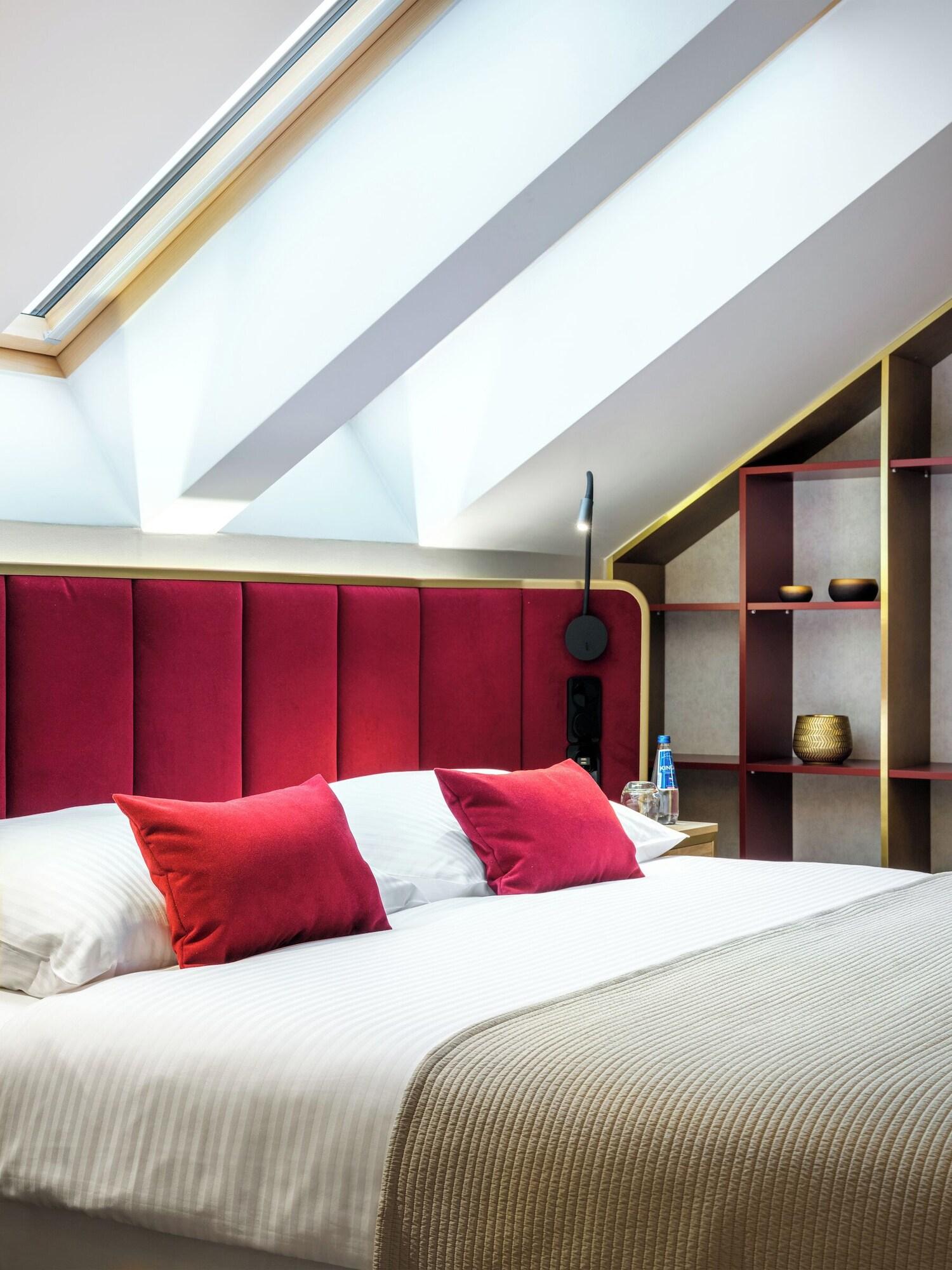 Studio Queen Size Bed