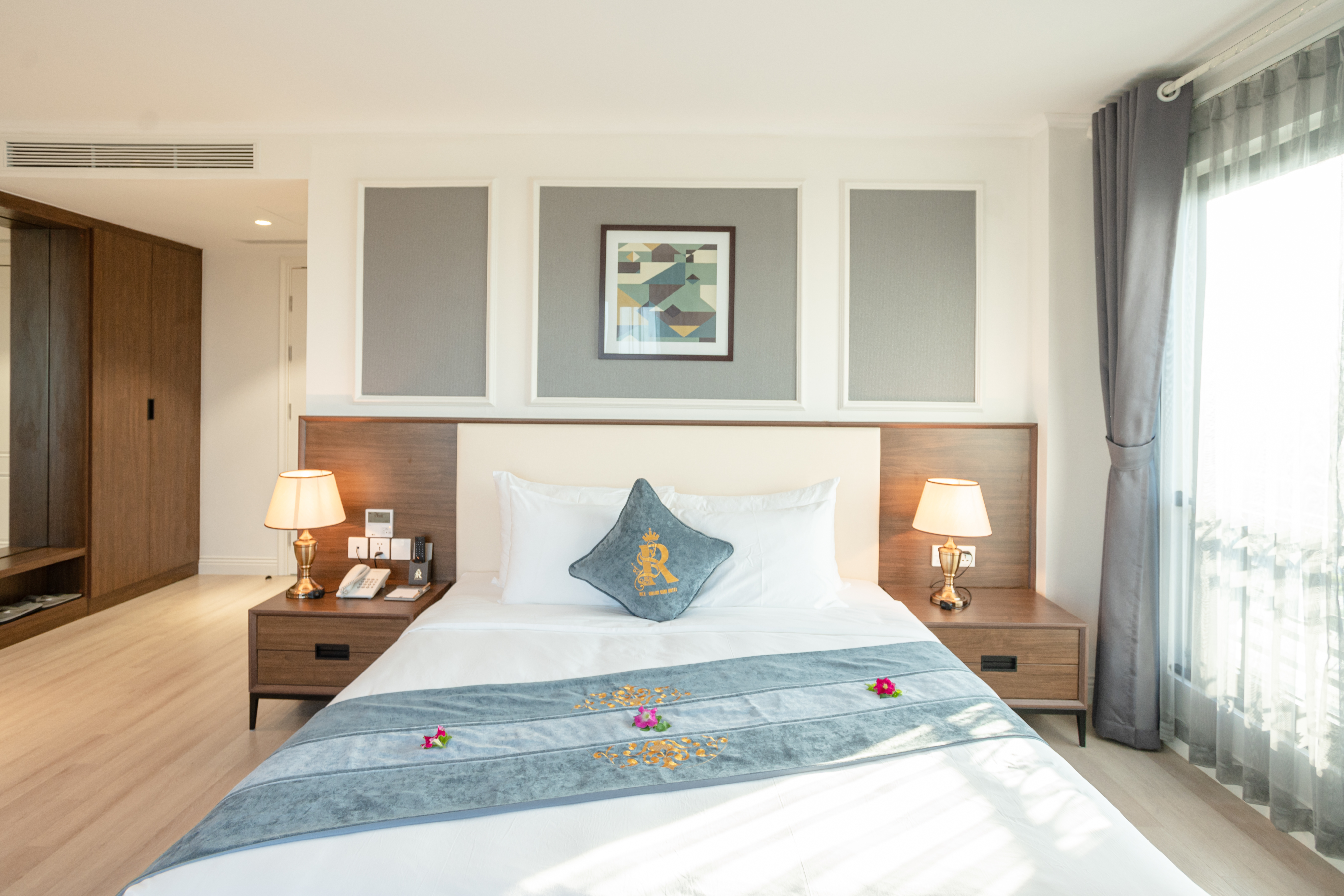 Double Deluxe King Bed