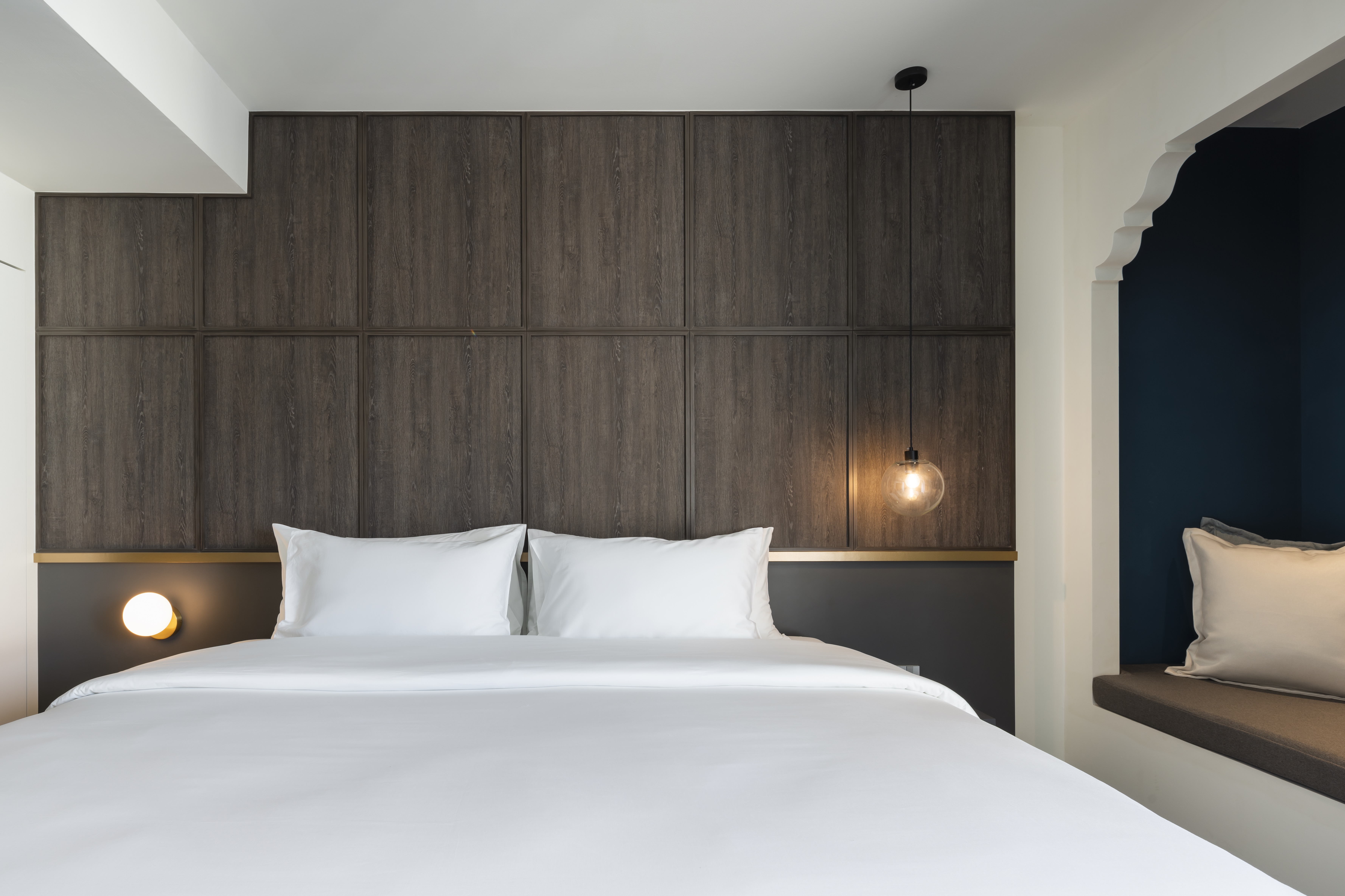 Double Deluxe One Bed