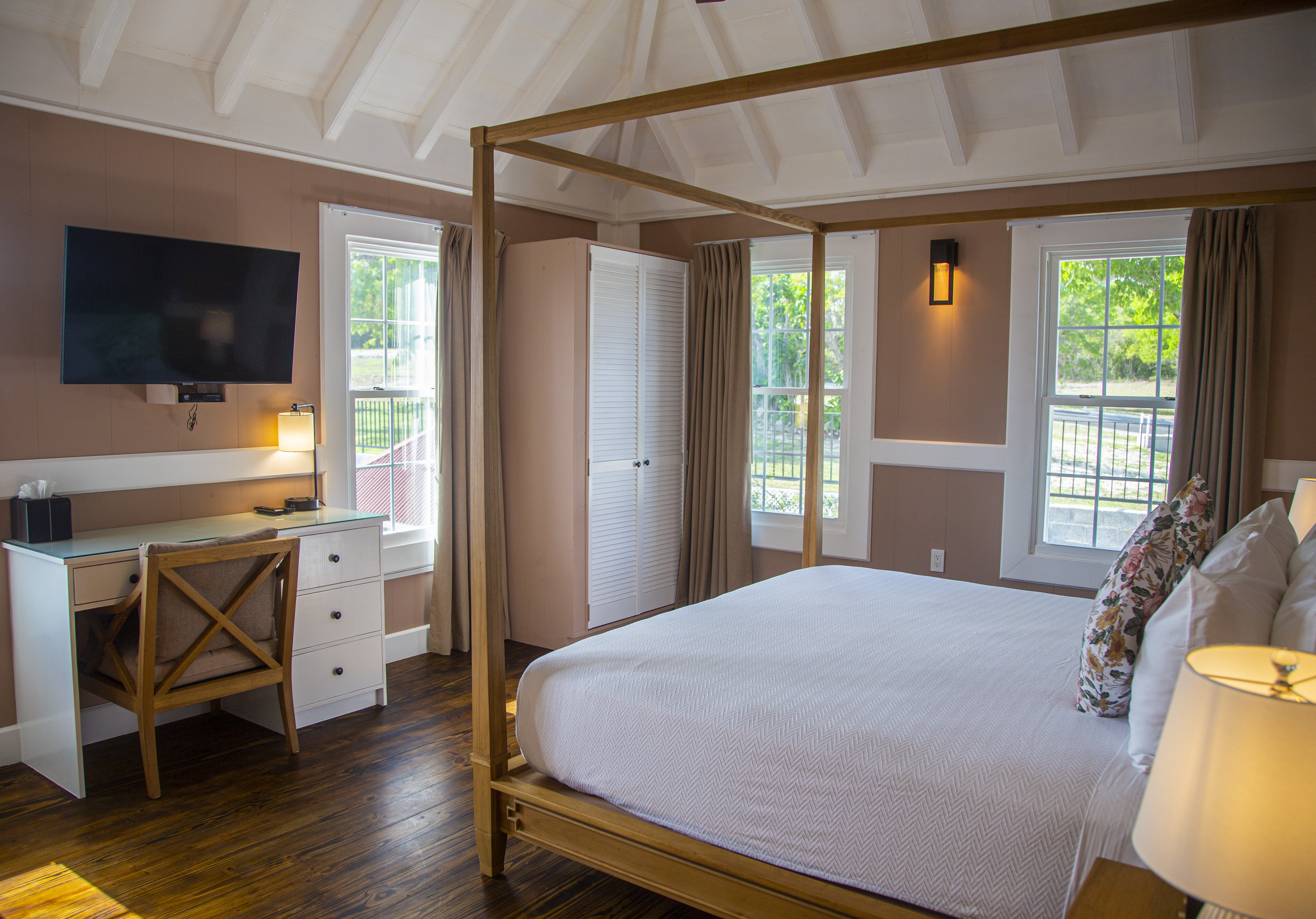 Double Deluxe One Bed