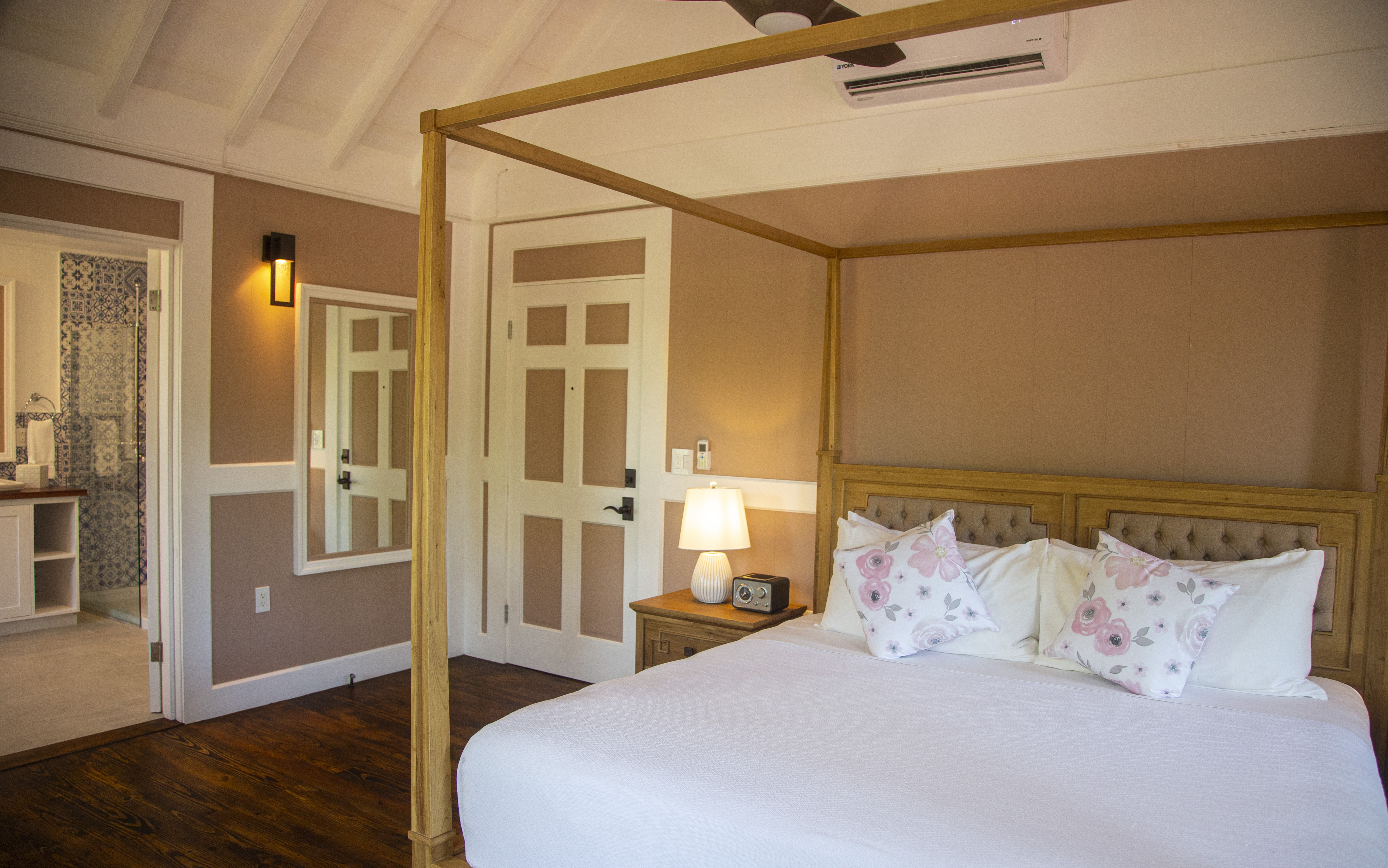 Double Deluxe One Bed